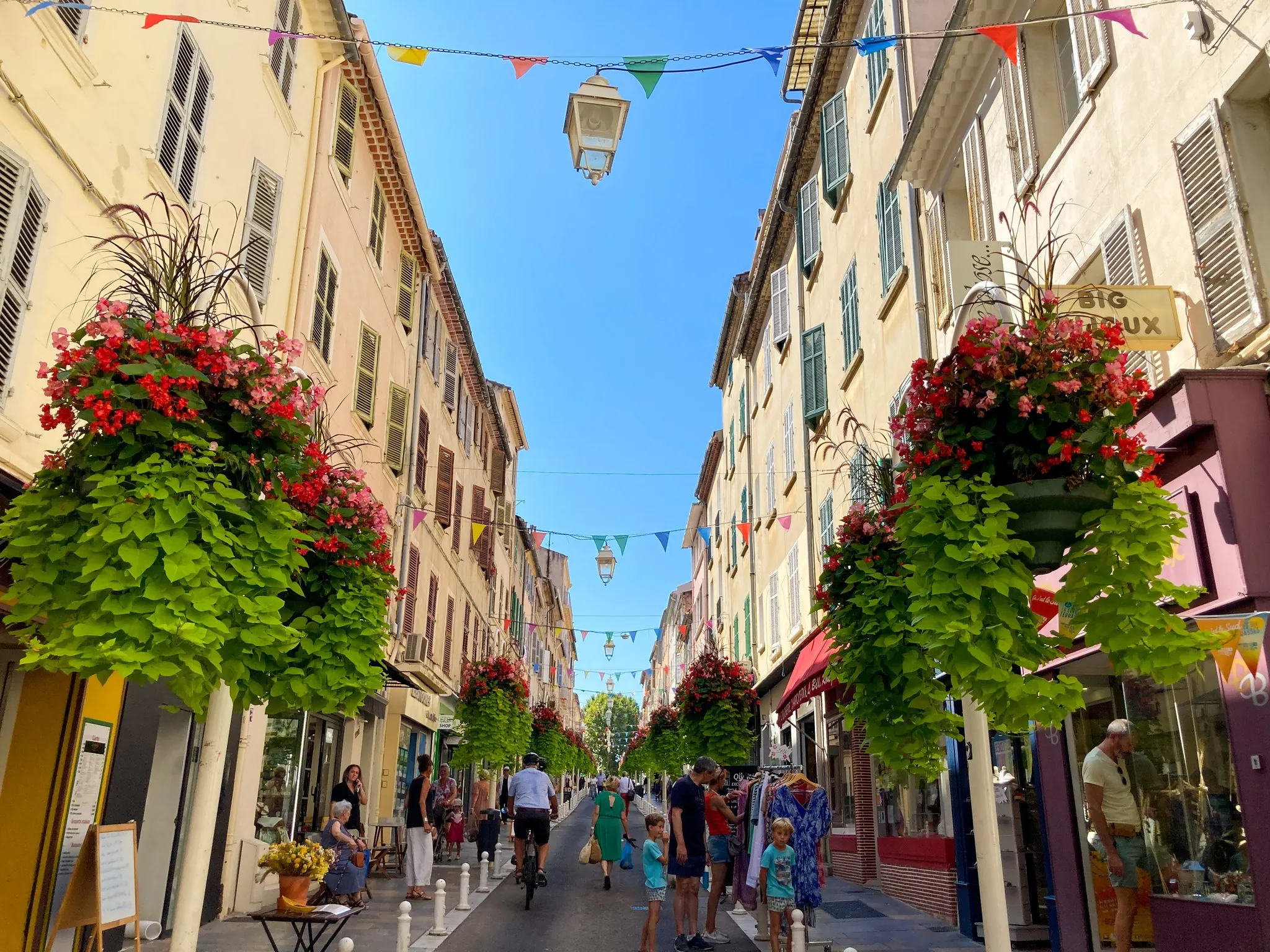 Fonds de commerce restaurant rénové à Toulon, quartier Mourillon
