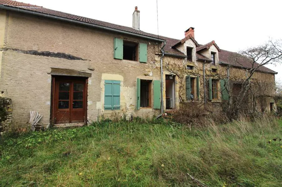 Ancienne fermette habitable sur 2705 m² à Brinon-sur-Beuvron