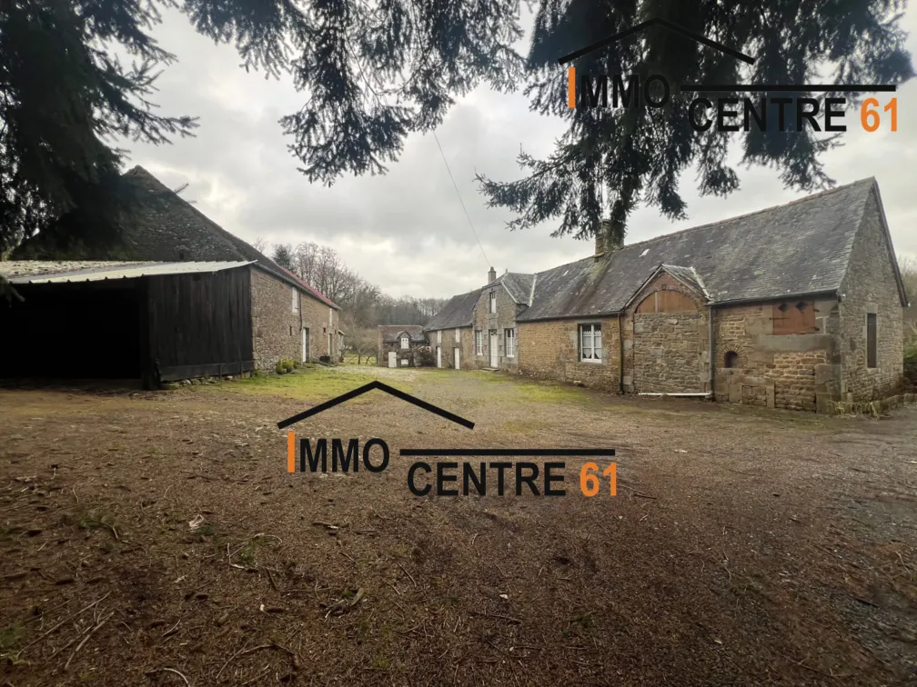Corps de ferme à rénover avec grande grange et terrain en campagne près de La Ferté-Macé