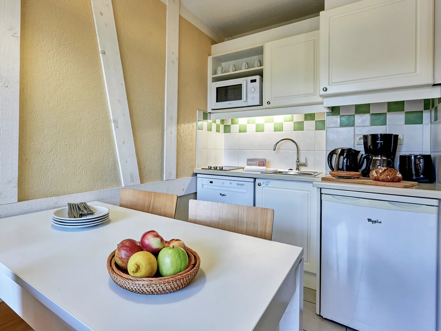 Investissement immobilier à Deauville : Studio meublé avec bail commercial jusqu'en 2035 