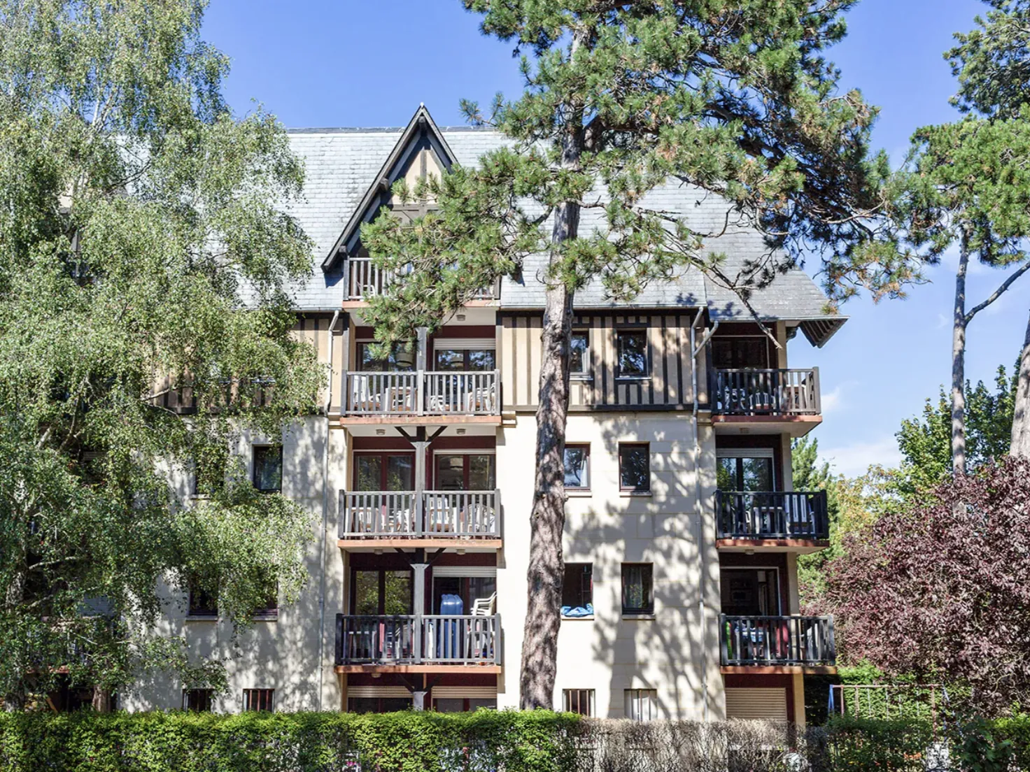 Investissement immobilier à Deauville : Studio meublé avec bail commercial jusqu'en 2035 