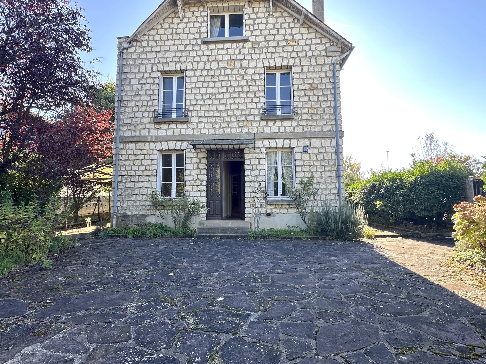 Belle maison familiale de 187 m² avec garage et terrain clos à Buxerolles