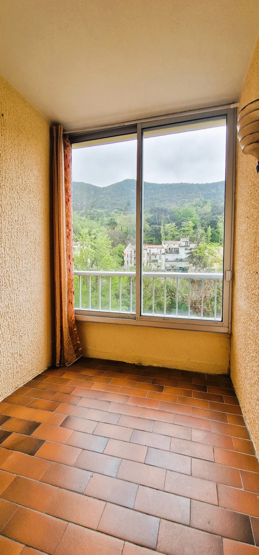 Appartement T1 avec loggia et cave à Amélie-les-Bains – Idéal investissement ou résidence principale 