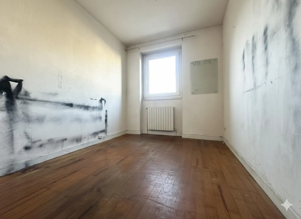 Charmante maison de ville à Saint-Étienne avec grand potentiel et rénovation complète 