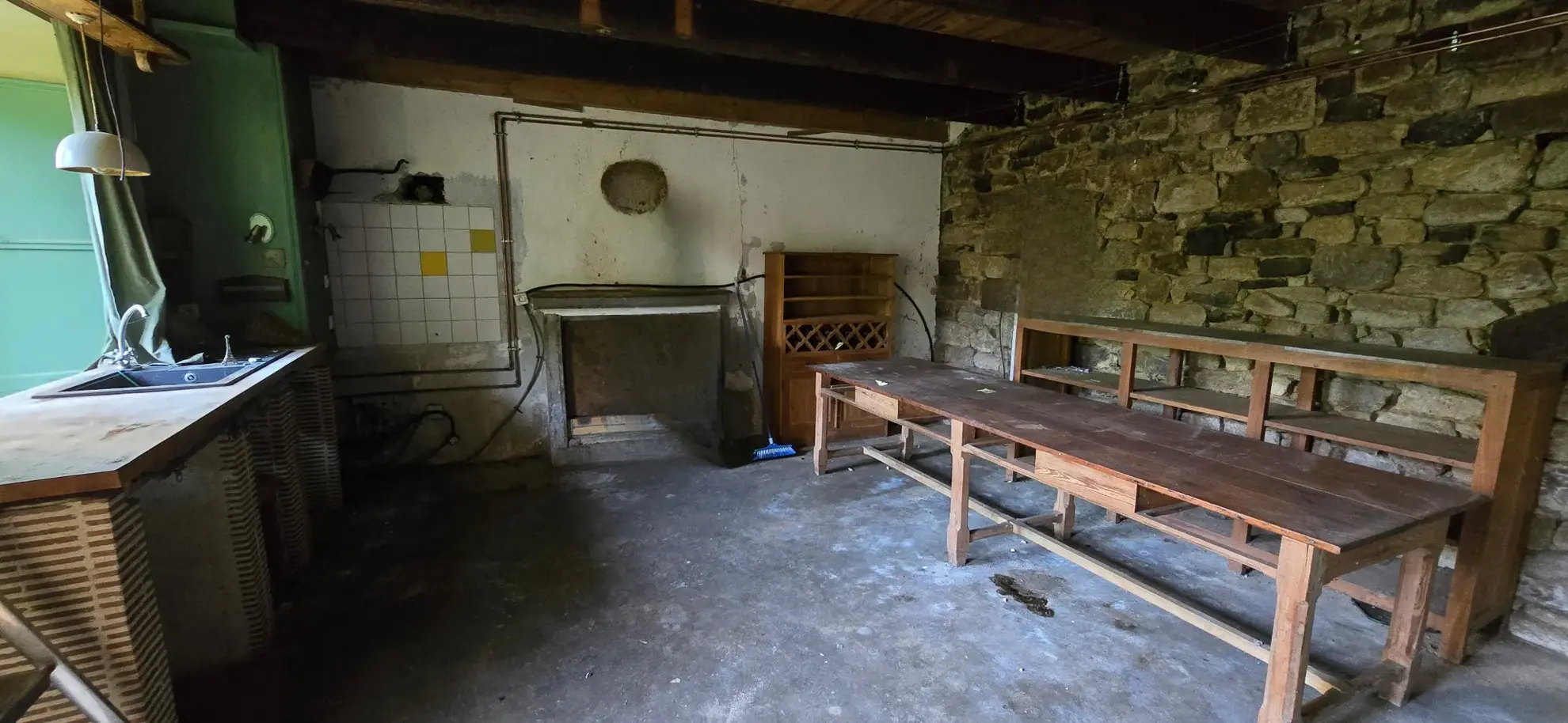 Maison de 70 m² avec dépendances, terrain boisé à Mellionnec 