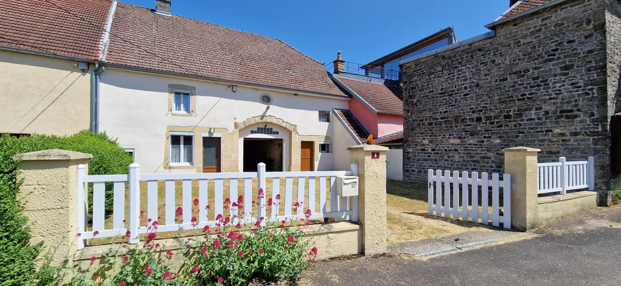 Maison de village meublée de 106 m² avec jardin et terrain de 740 m²