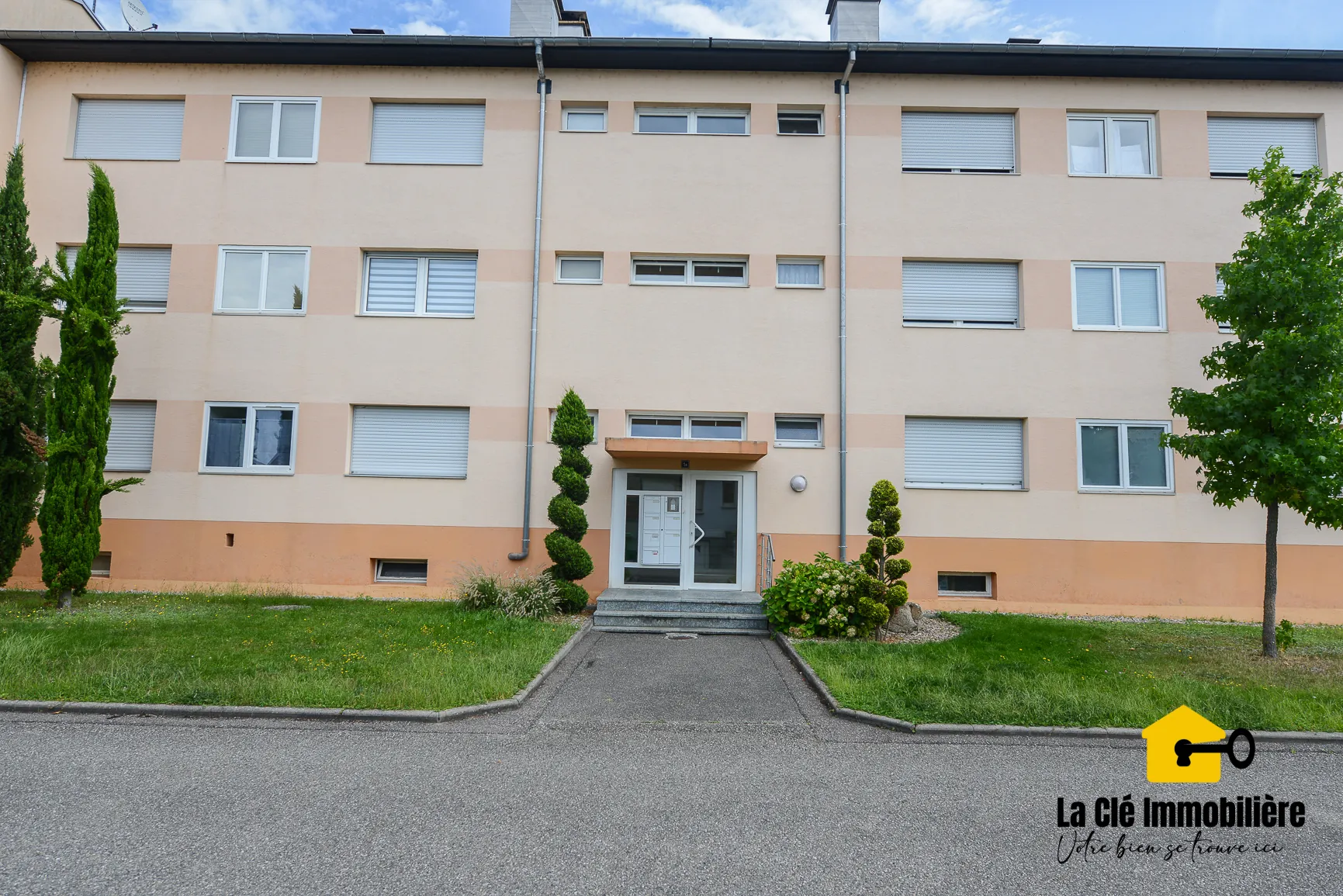 Appartement F4 à Kembs avec terrasse, double garage et vue dégagée 