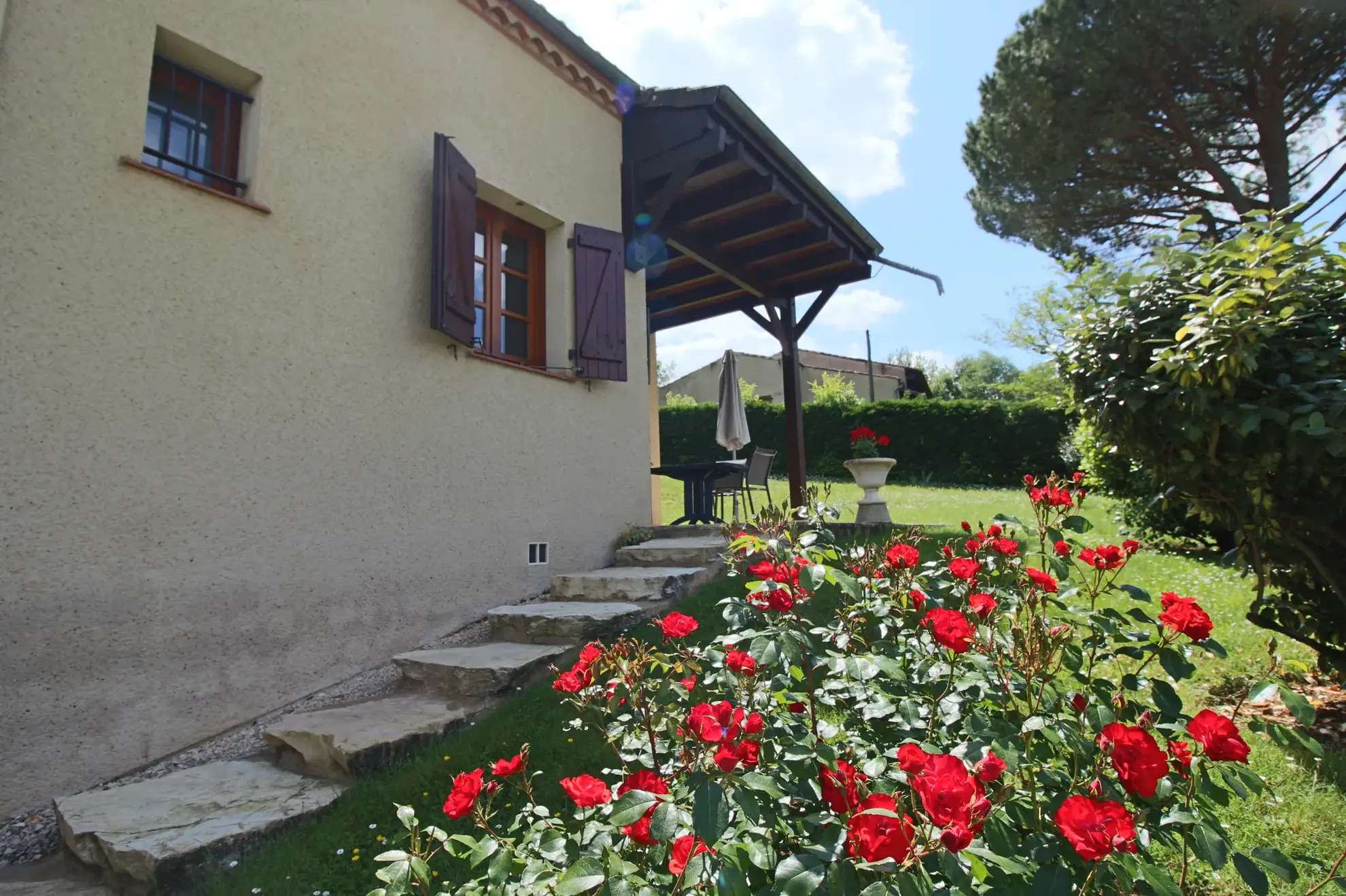 Bell maison d'architecte avec vue sur Puy l'Évêque dans le Lot 