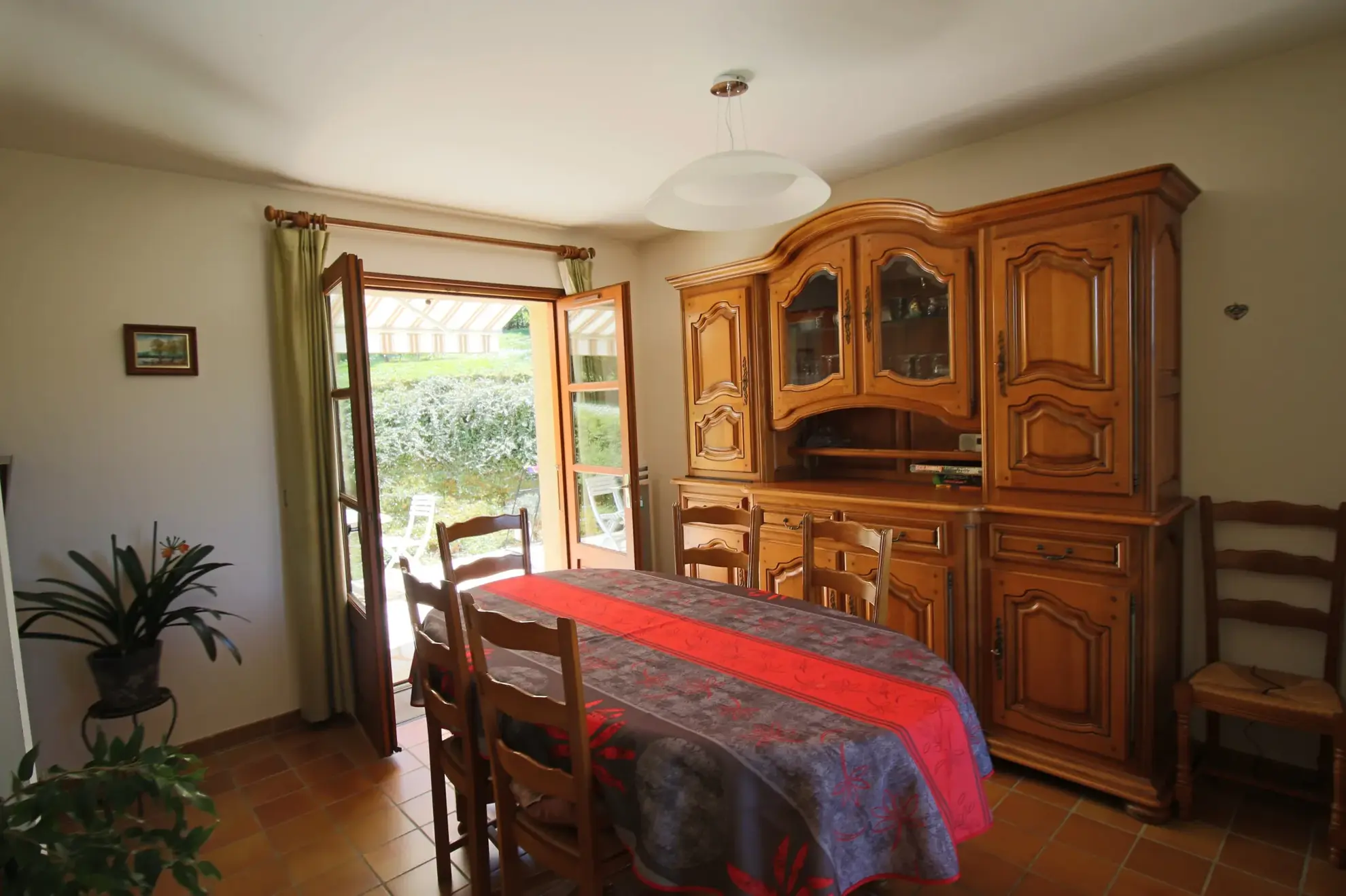 Bell maison d'architecte avec vue sur Puy l'Évêque dans le Lot 