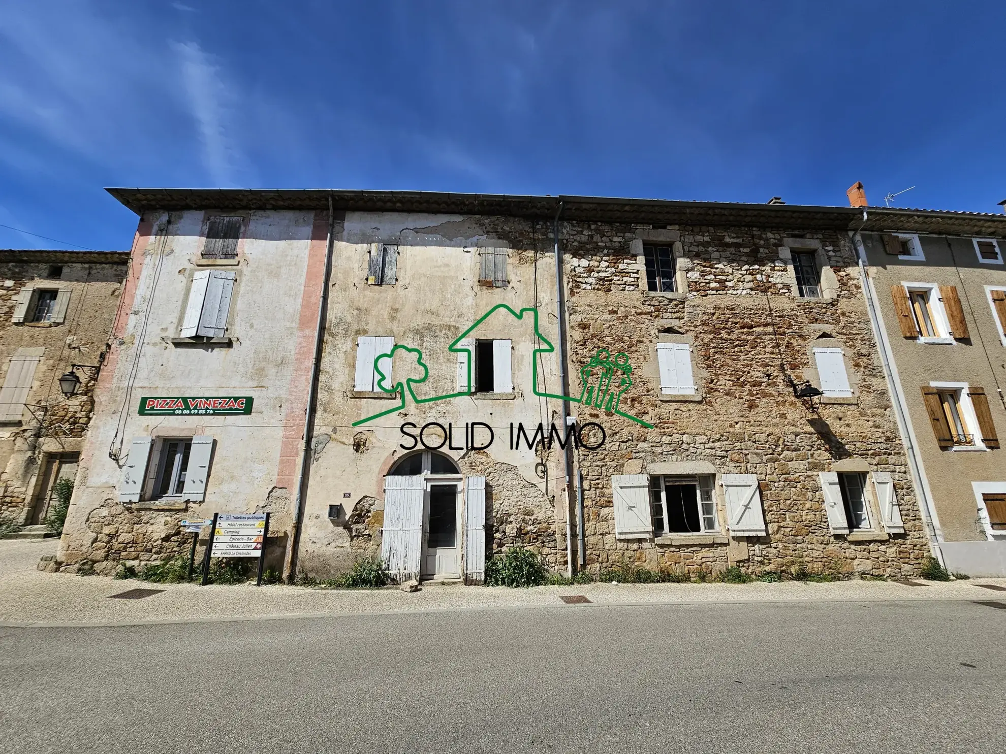 Bâtisse en pierre à rénover à Vinezac avec potentiel pour logements ou gîtes