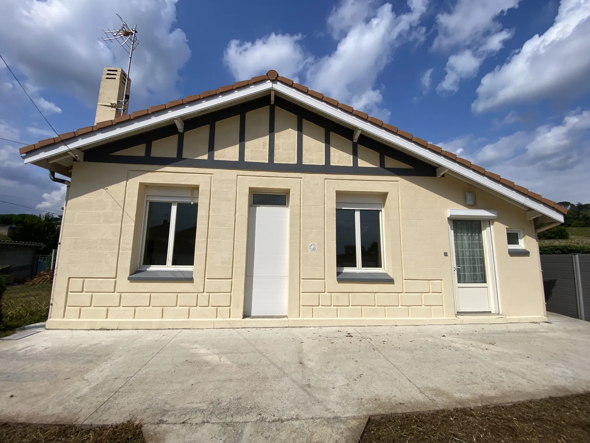 Maison en pierres rénovée de 60 m² avec jardin à La Réole 