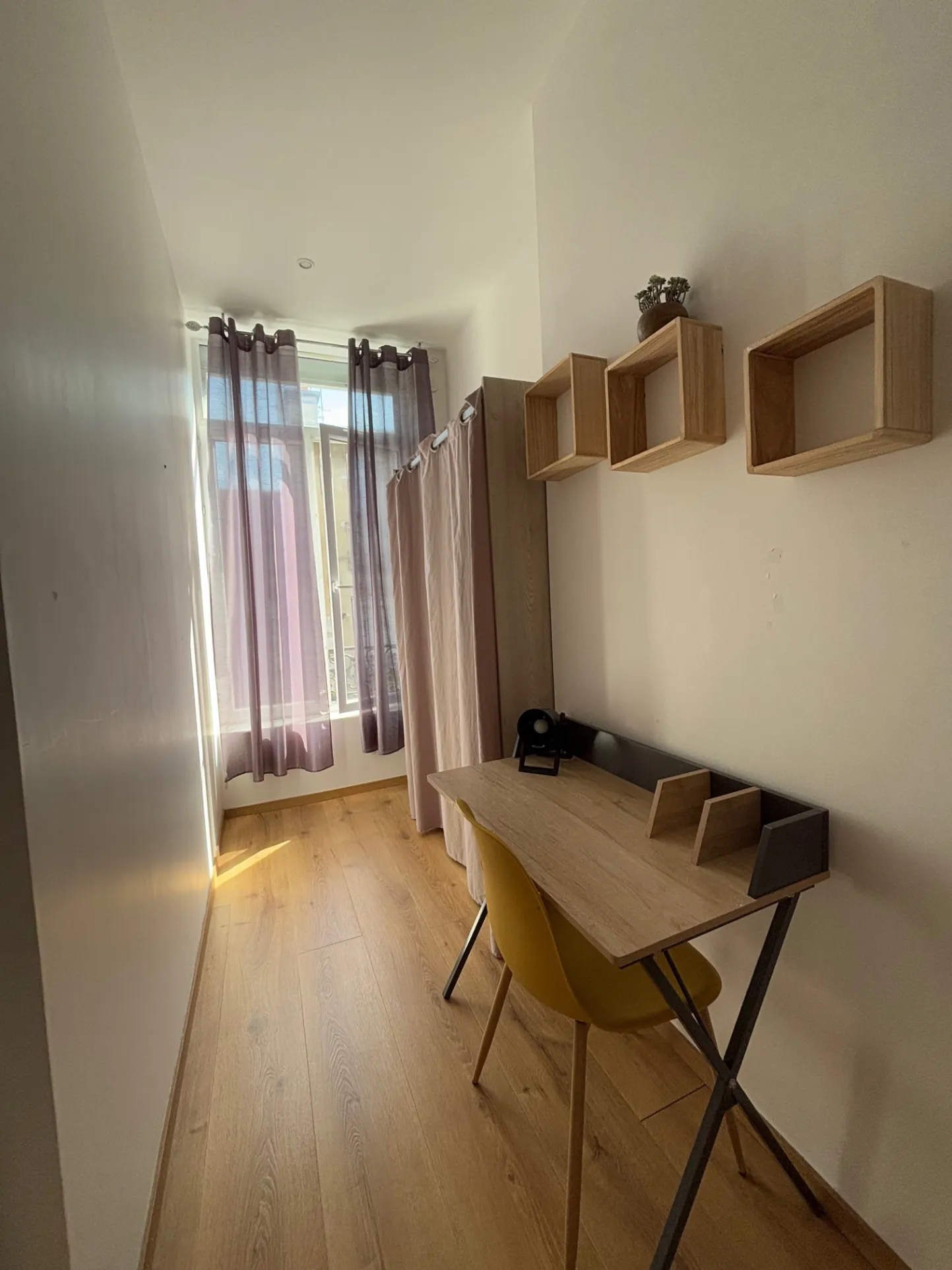 Appartement T4 rénové en centre-ville de Saint-Étienne avec 3 chambres 