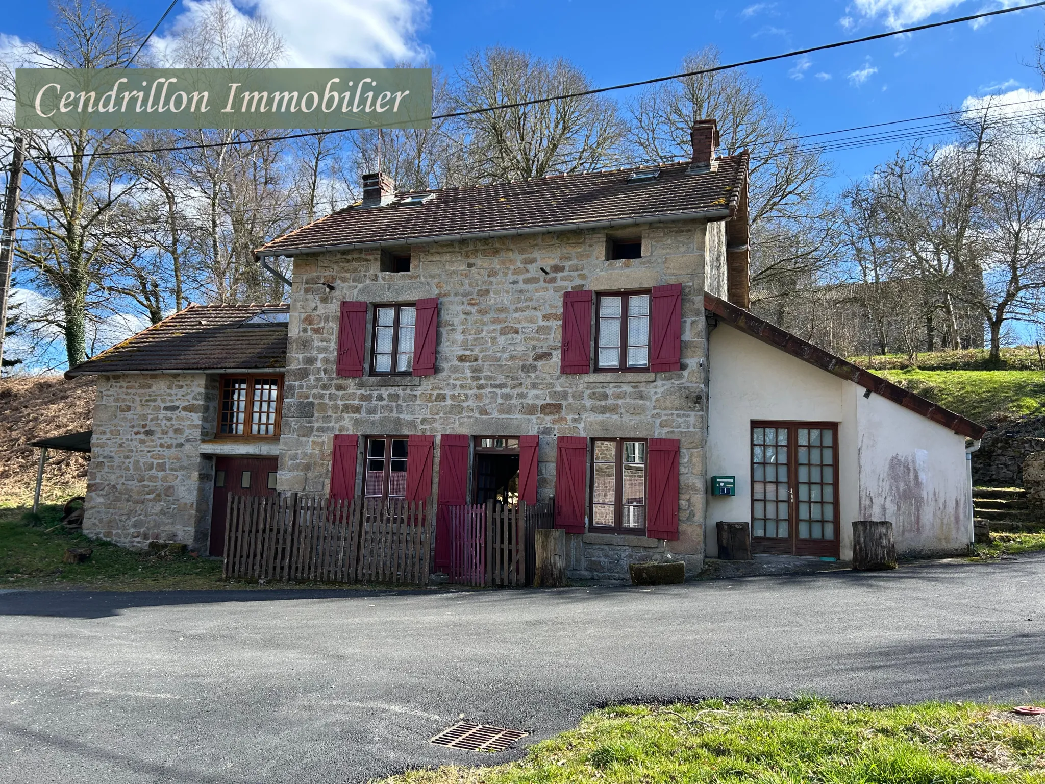 Belle maison de village en pierre avec terrain en terrasses à Thauron (23250) 