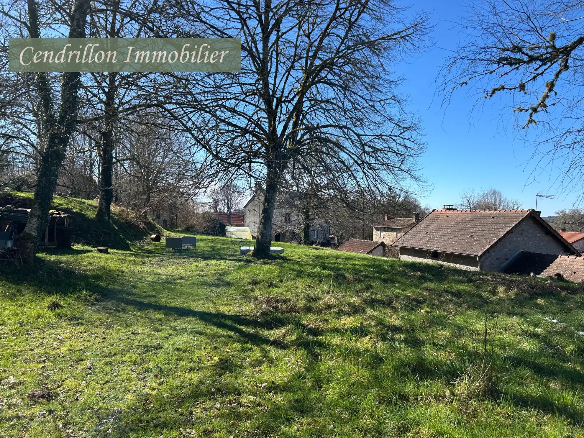 Belle maison de village en pierre avec terrain en terrasses à Thauron (23250) 