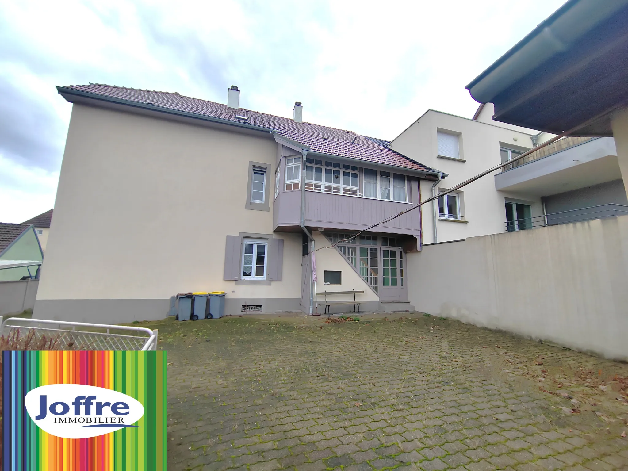 Maison bi-familiale à Riedisheim avec deux appartements, garage et jardin 