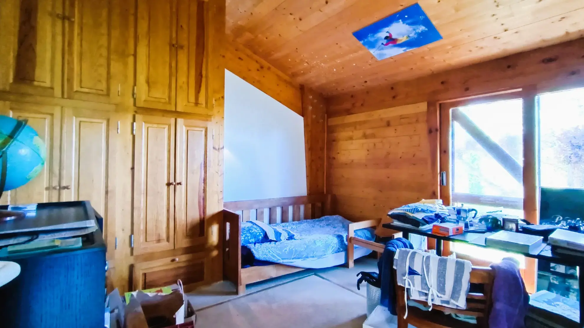 Maison d'architecte à Sorges avec grand terrain et style unique en pleine nature 