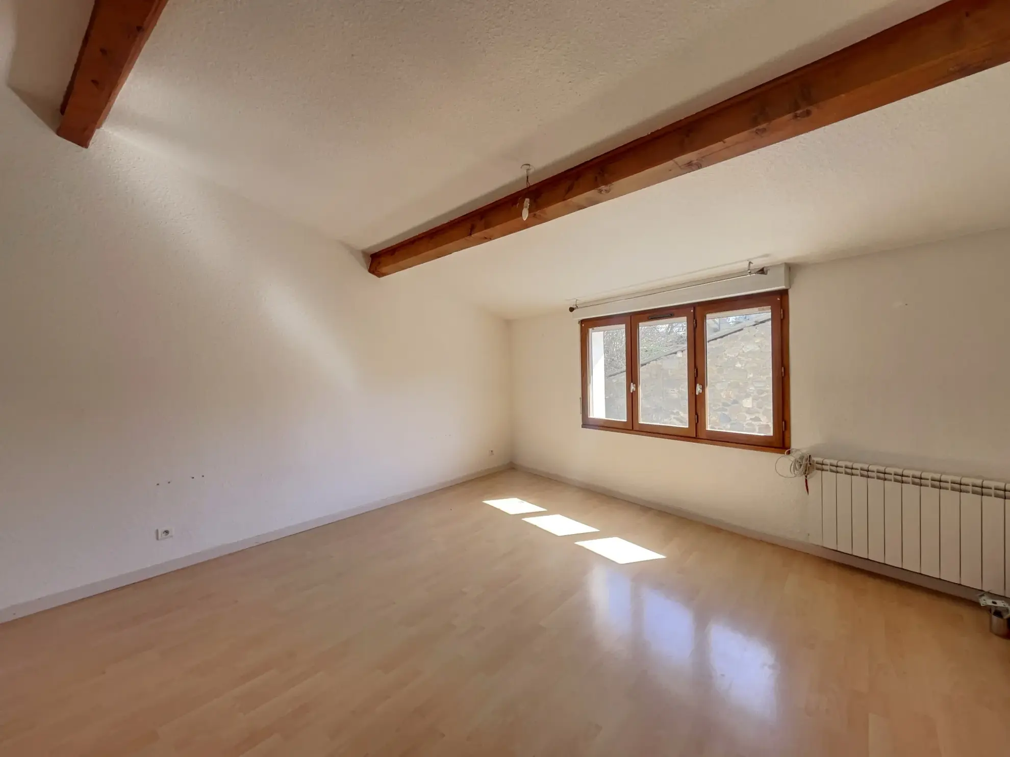 Maison de 100 m² avec 3 chambres à Plats - Calme et proximité commodités 