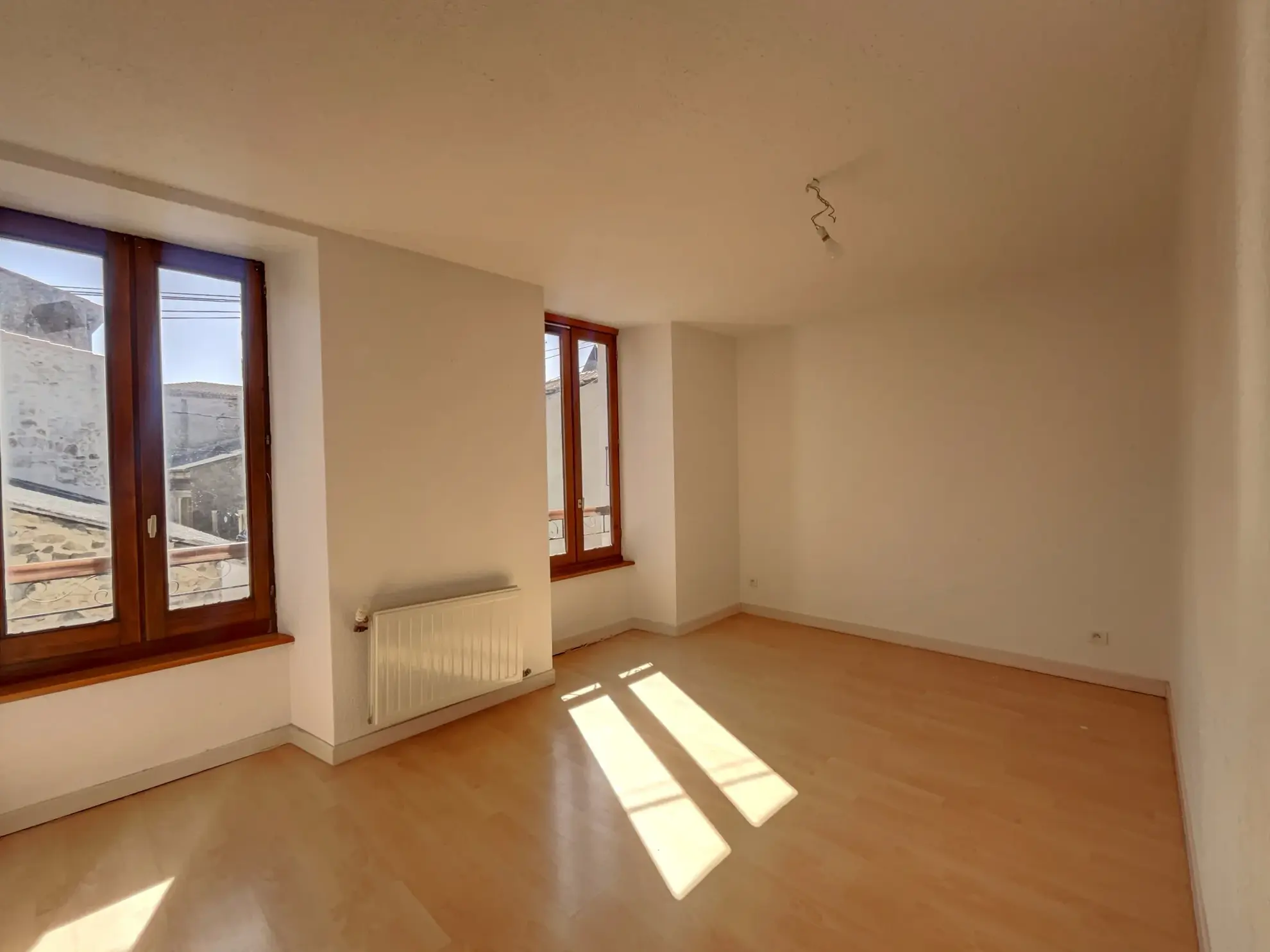 Maison de 100 m² avec 3 chambres à Plats - Calme et proximité commodités 