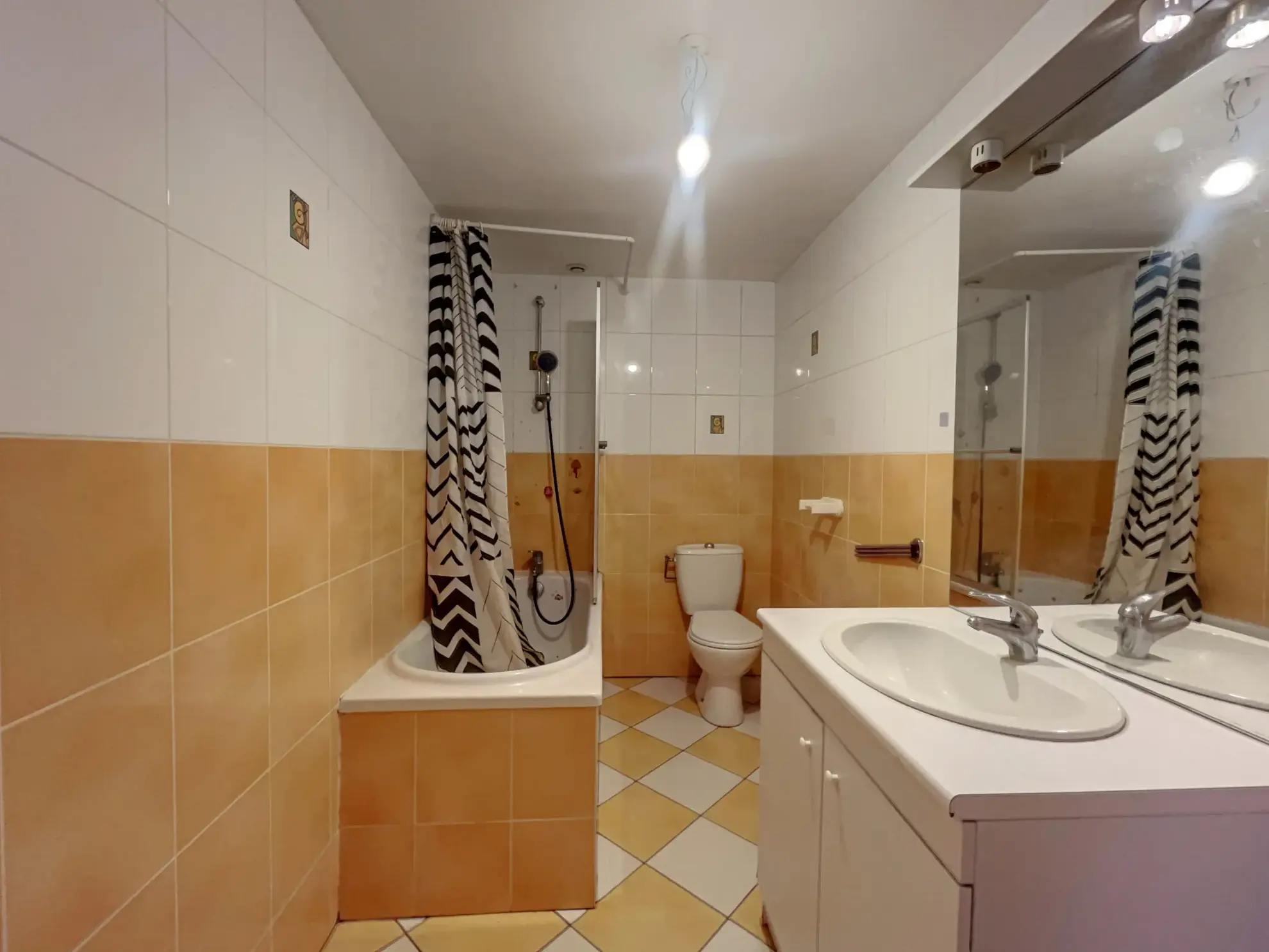 Maison de 100 m² avec 3 chambres à Plats - Calme et proximité commodités 