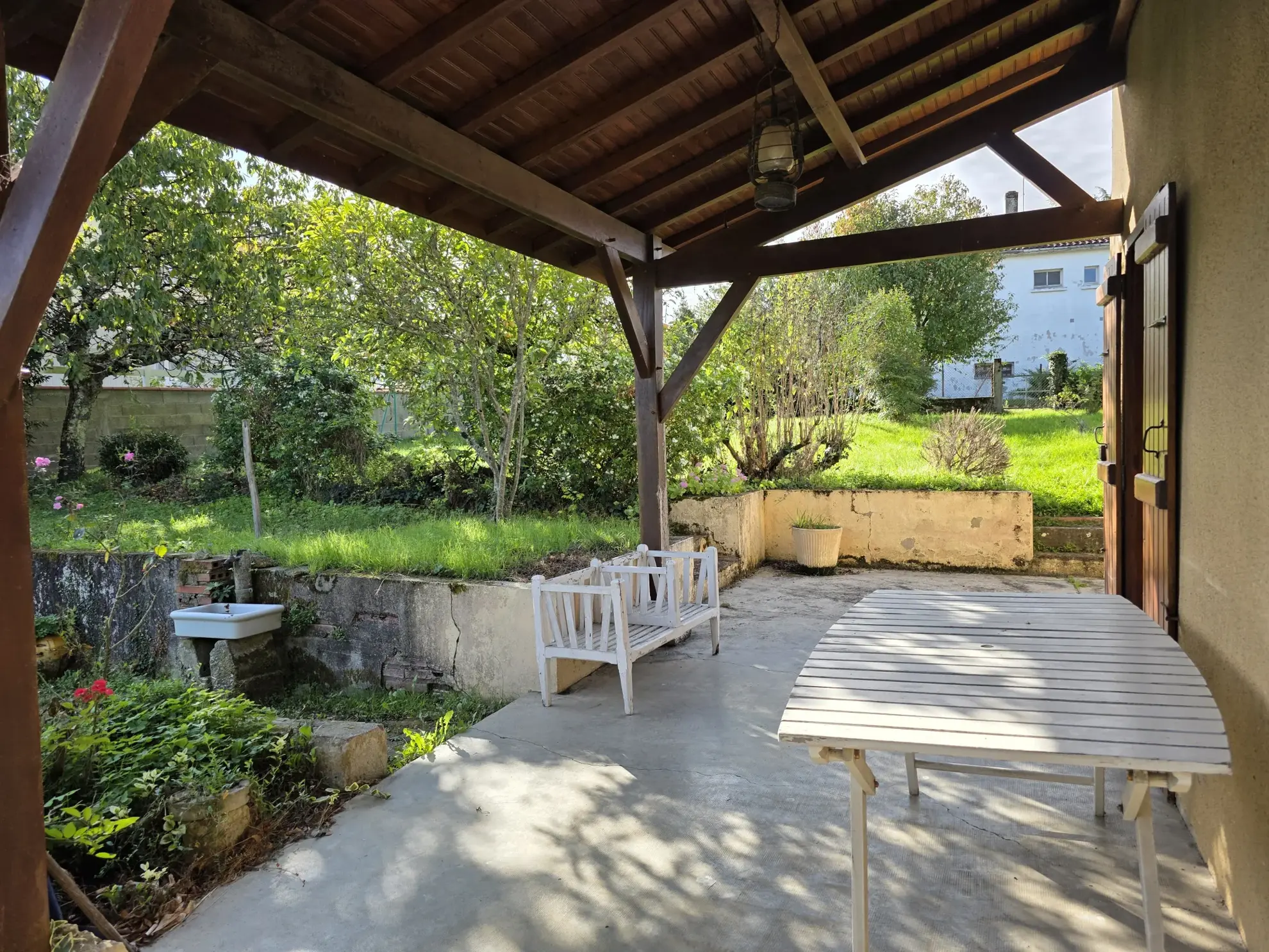 Maison de village gasconne avec garage, dépendance et jardin clos à Eauze 