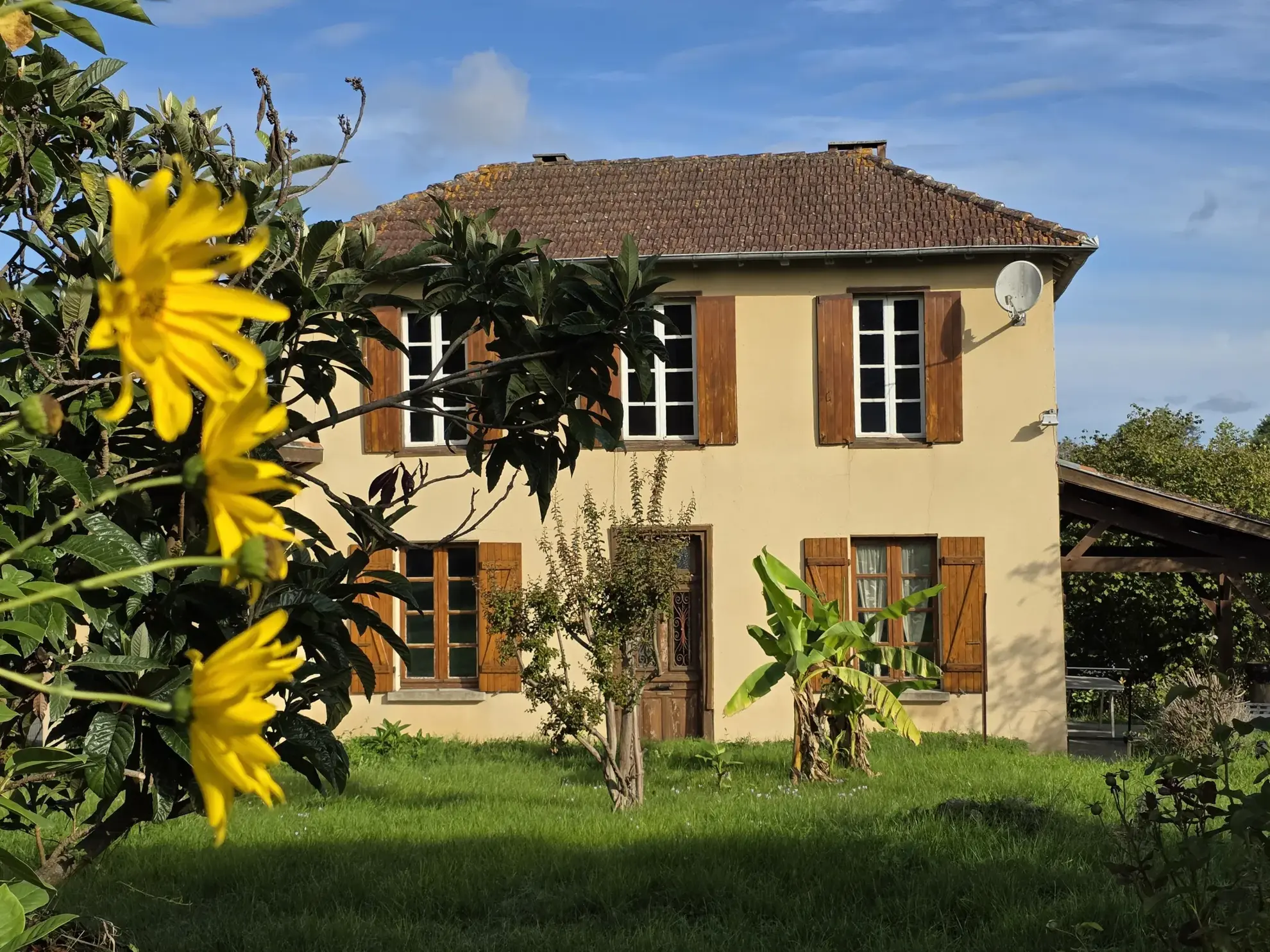 Maison de village gasconne avec garage, dépendance et jardin clos à Eauze 