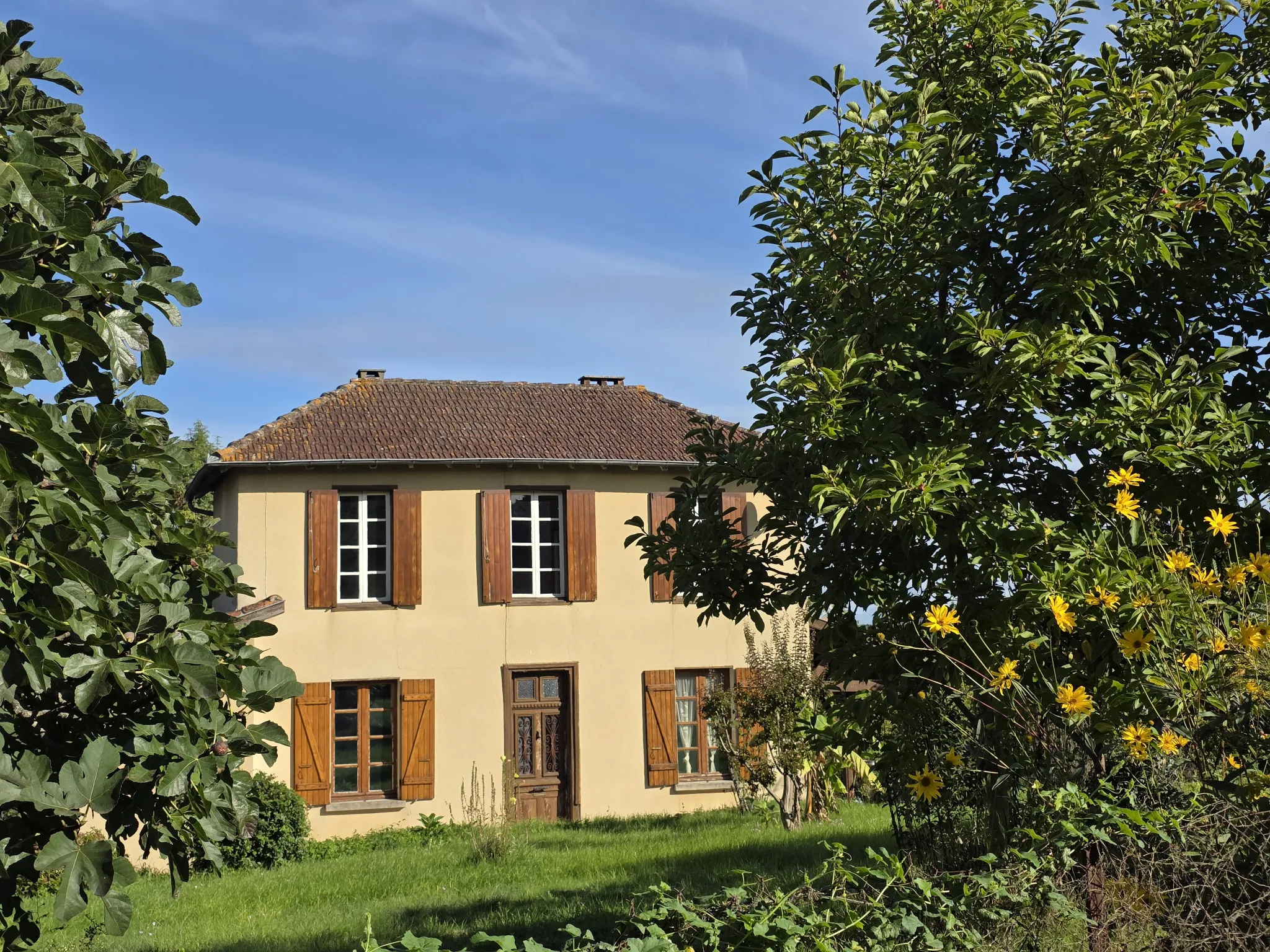 Maison de village gasconne avec garage, dépendance et jardin clos à Eauze