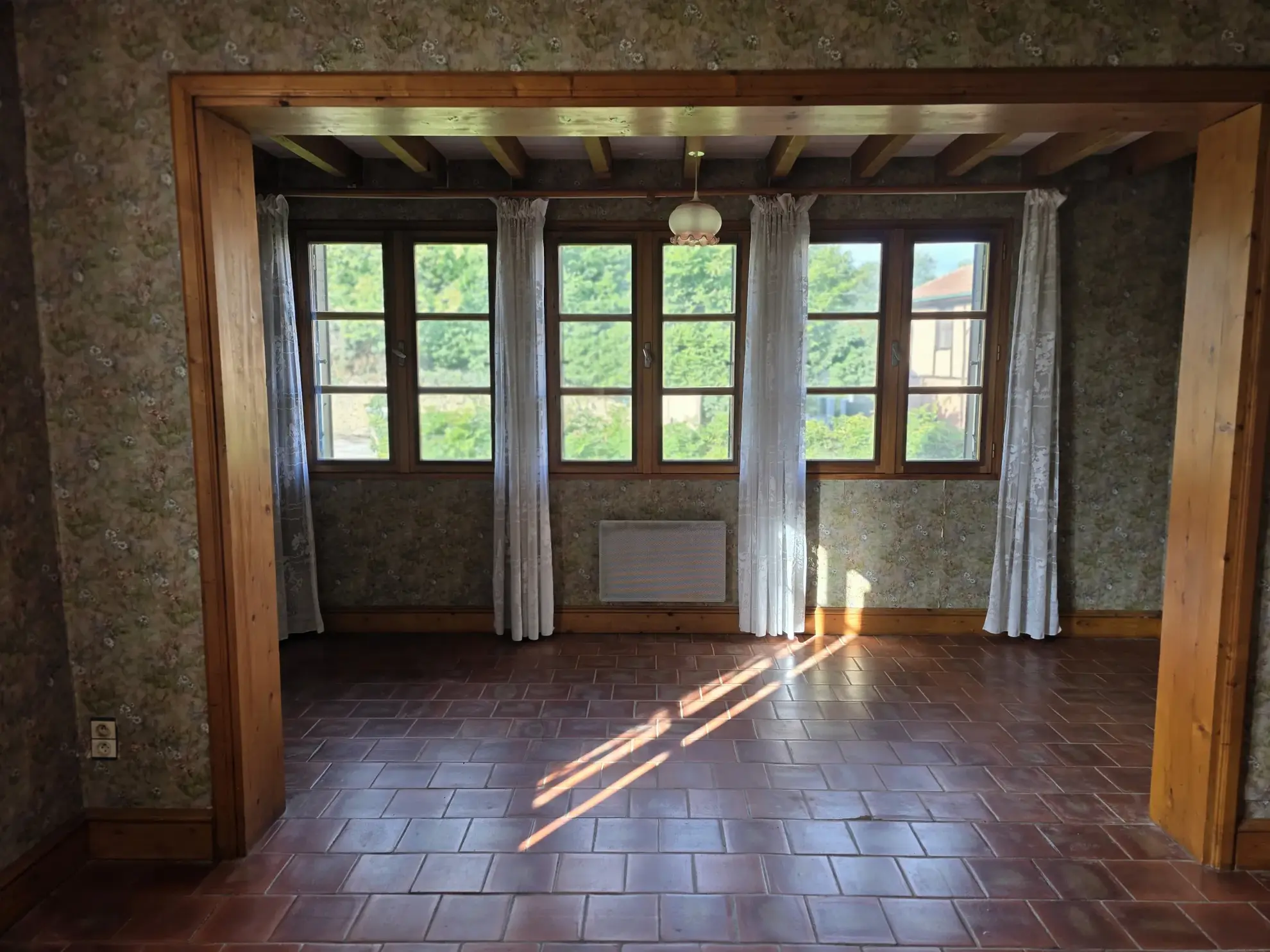 Maison de village gasconne avec garage, dépendance et jardin clos à Eauze 