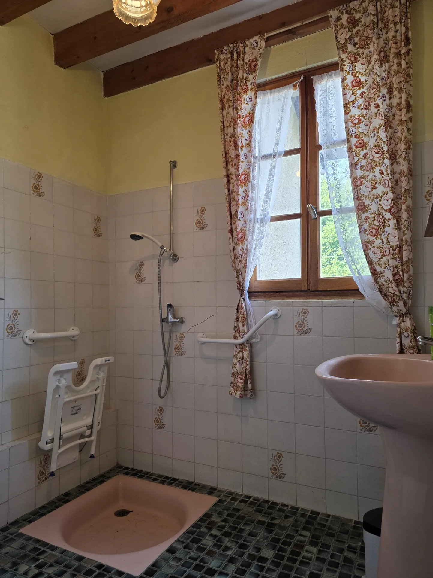 Maison de village gasconne avec garage, dépendance et jardin clos à Eauze 