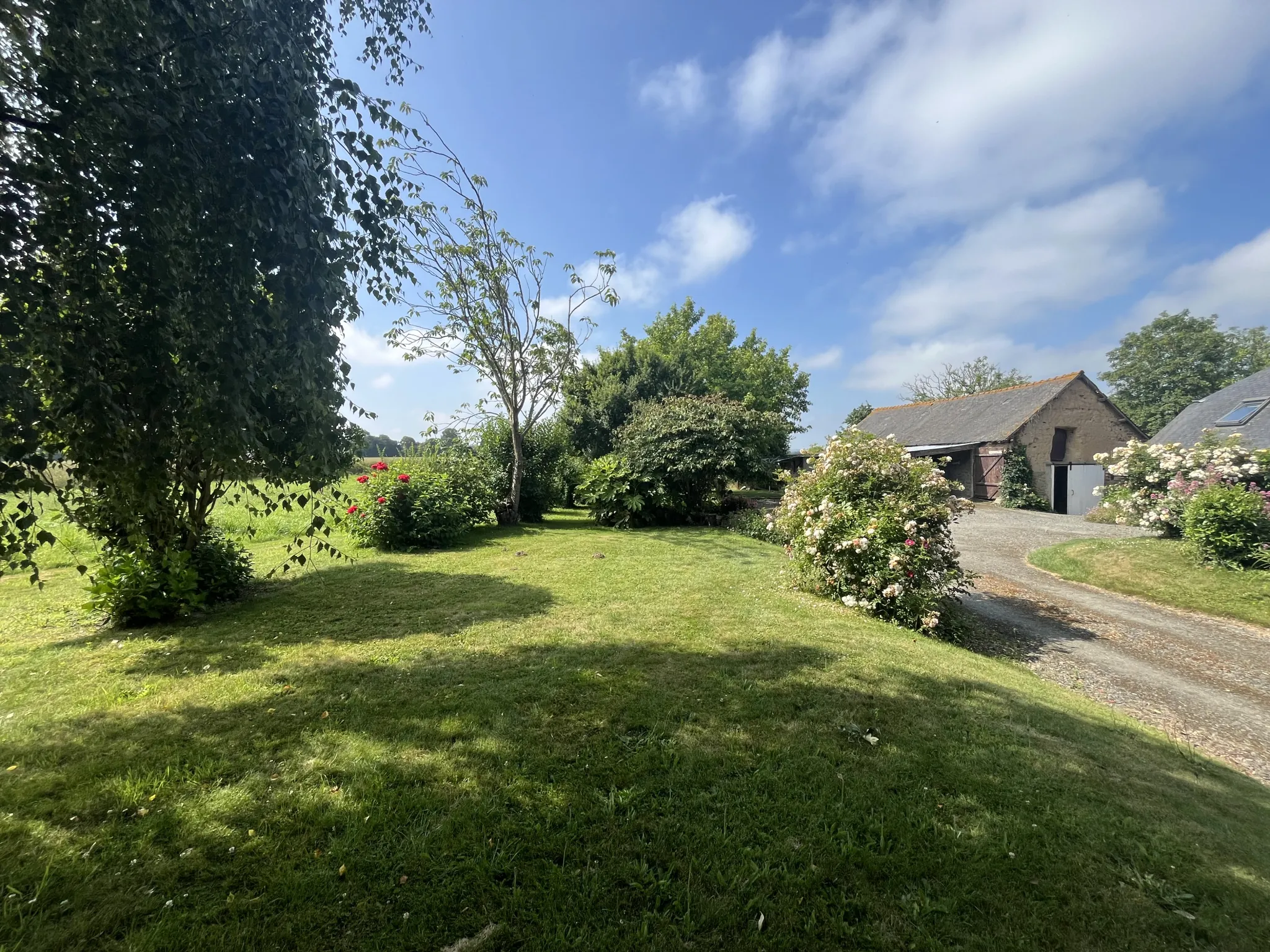 Maison en pierre de 95m2 avec jardin de 7019m2 à Saint-Trimoël 