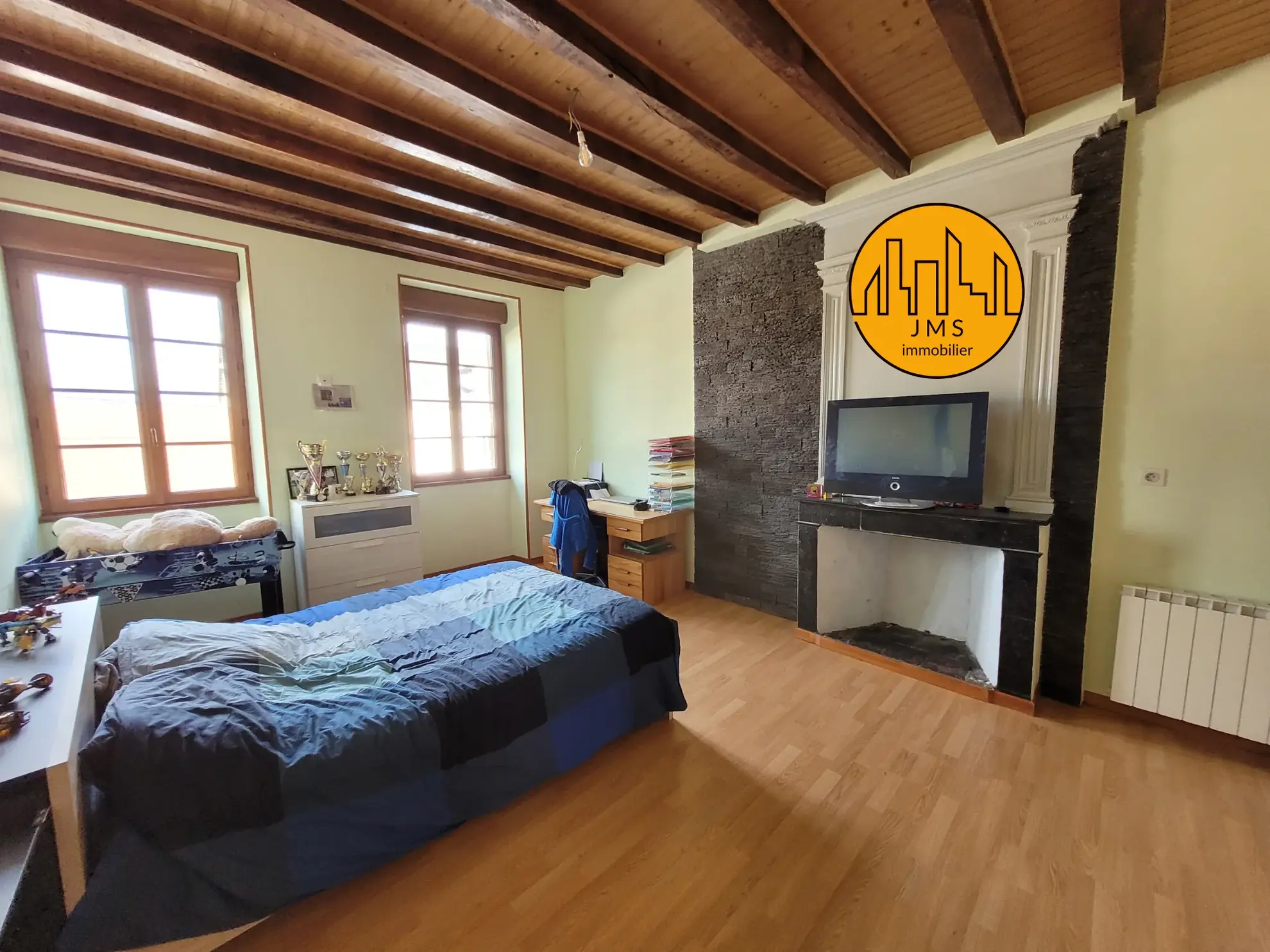 Grande maison familiale de 210 m² à Chatillon avec garage et terrain 