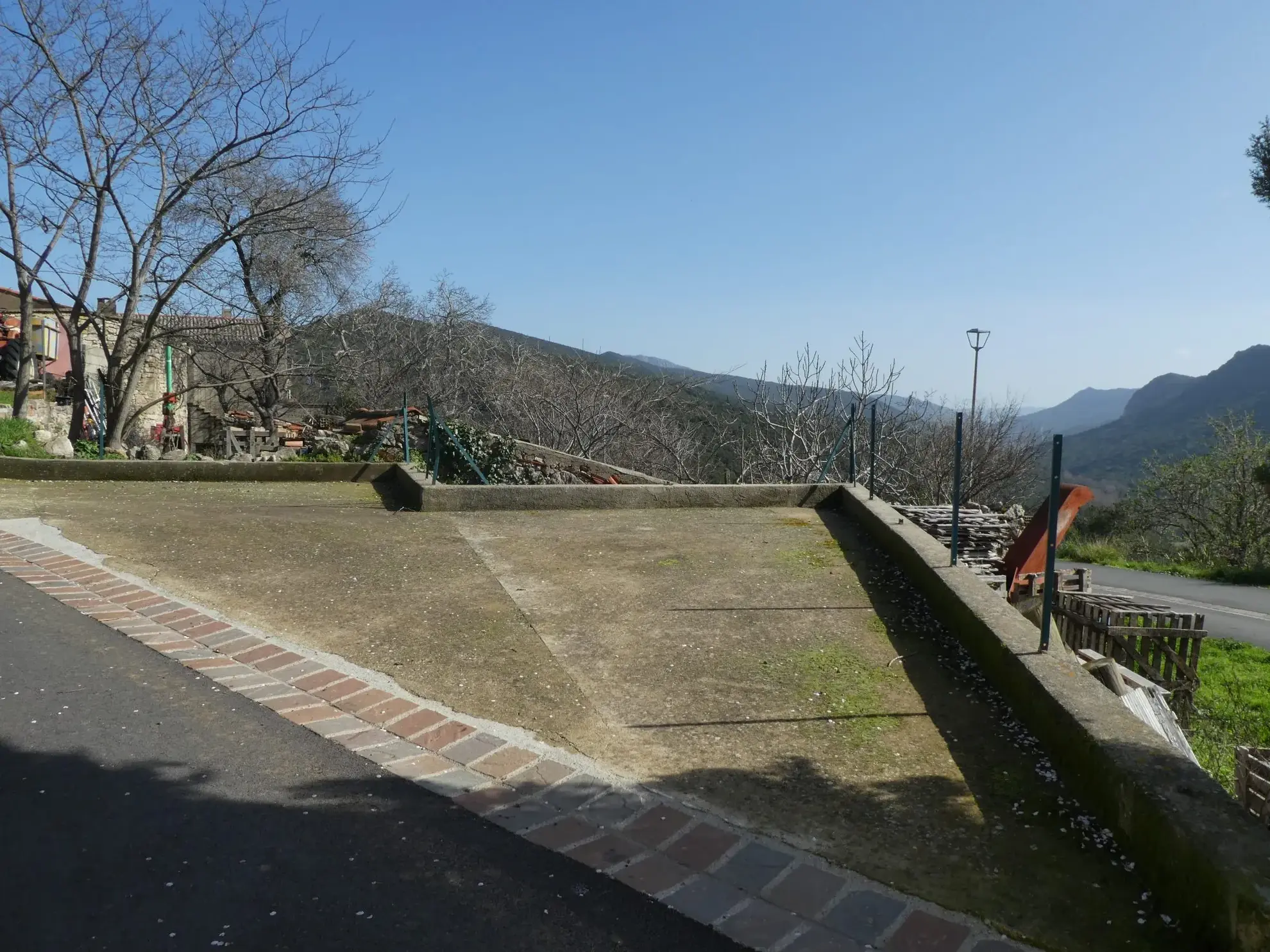 Maison de village à Duilhac-sous-Peyrepertuse avec terrasse couverte 