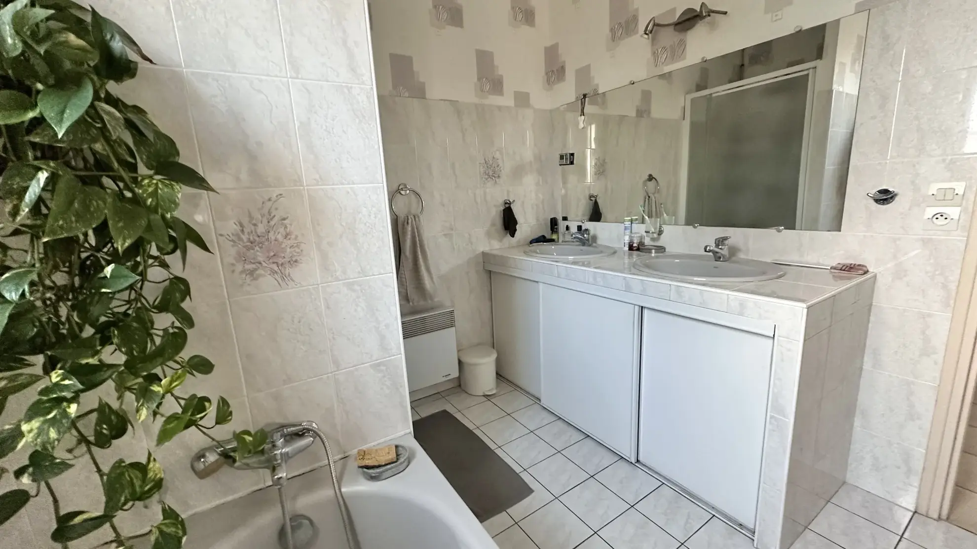 Maison contemporaine de plain-pied avec piscine à Aubeterre sur Dronne 