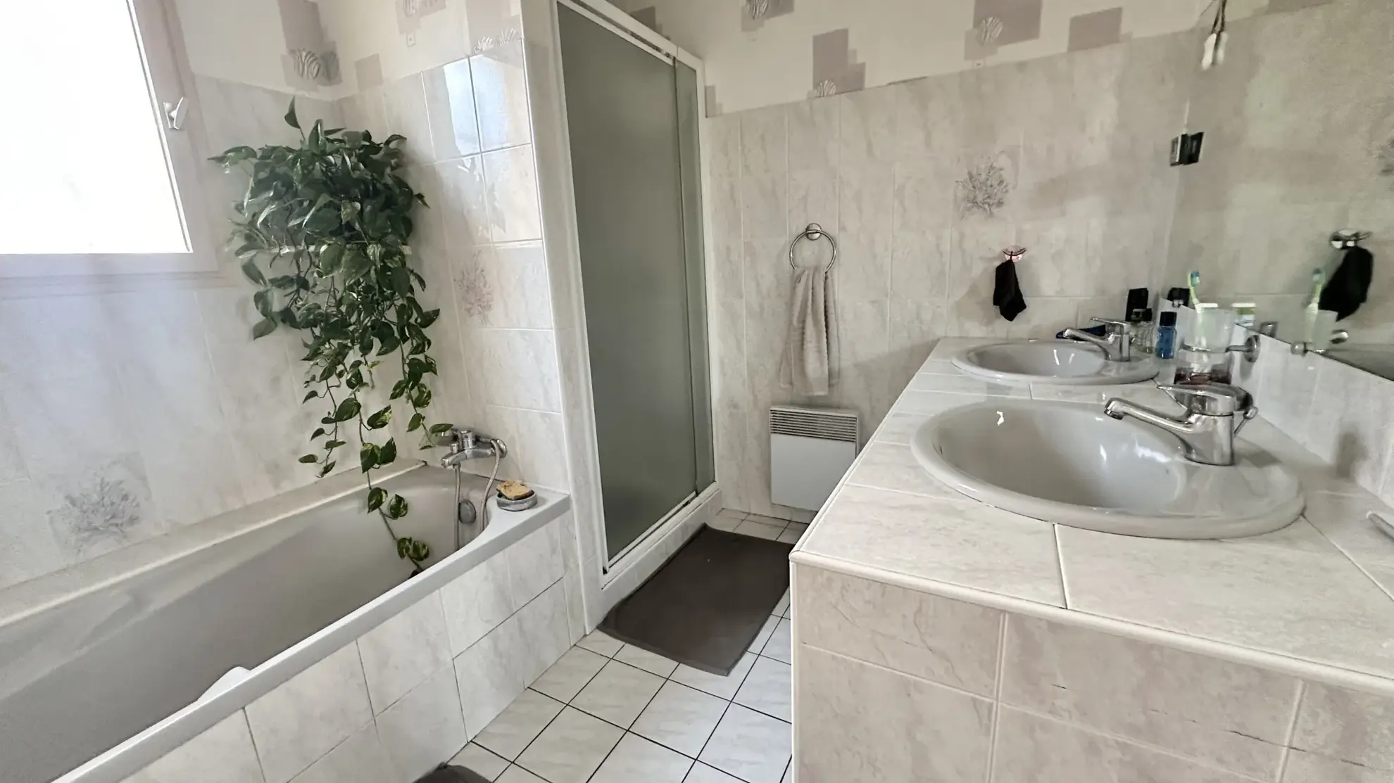 Maison contemporaine de plain-pied avec piscine à Aubeterre sur Dronne 