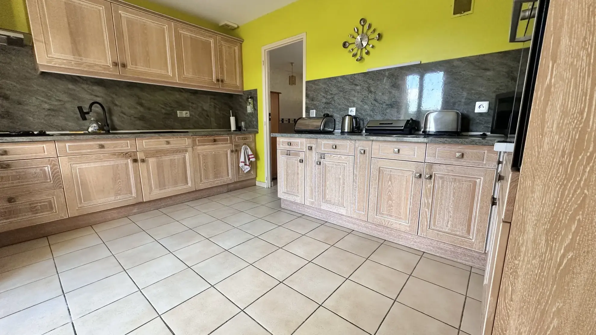 Maison contemporaine de plain-pied avec piscine à Aubeterre sur Dronne 