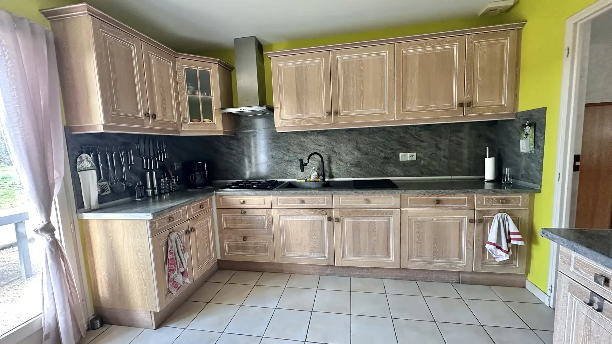 Maison contemporaine de plain-pied avec piscine à Aubeterre sur Dronne 