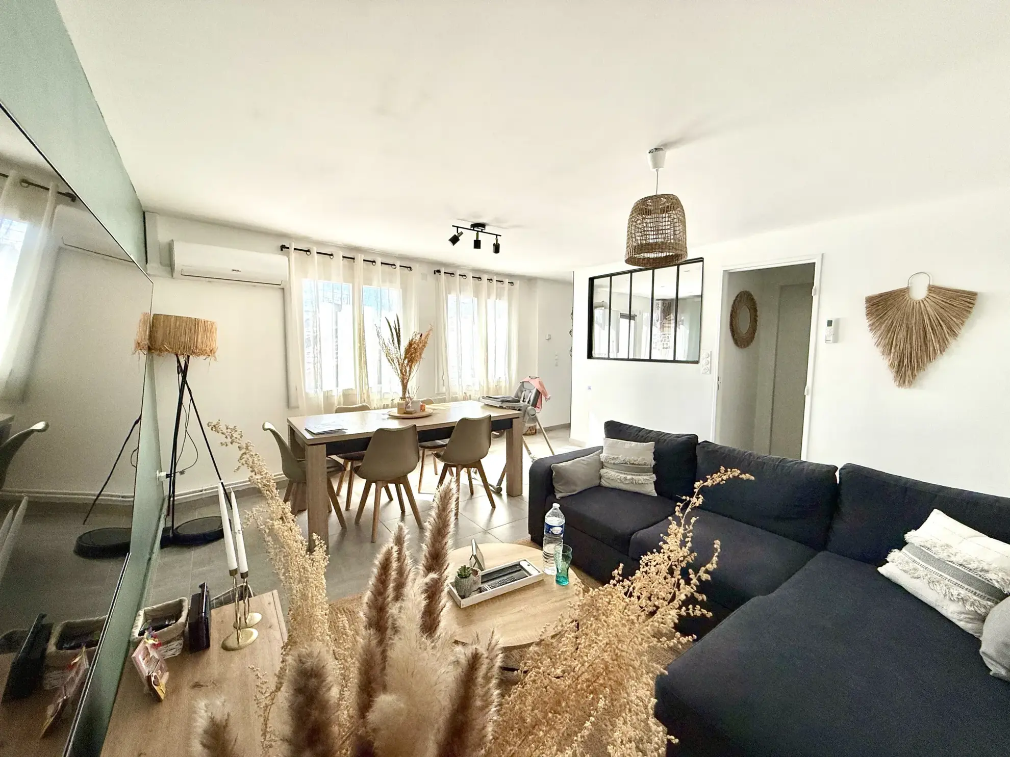 Appartement T3 rénové avec terrasse de 16m² à Vauvert 