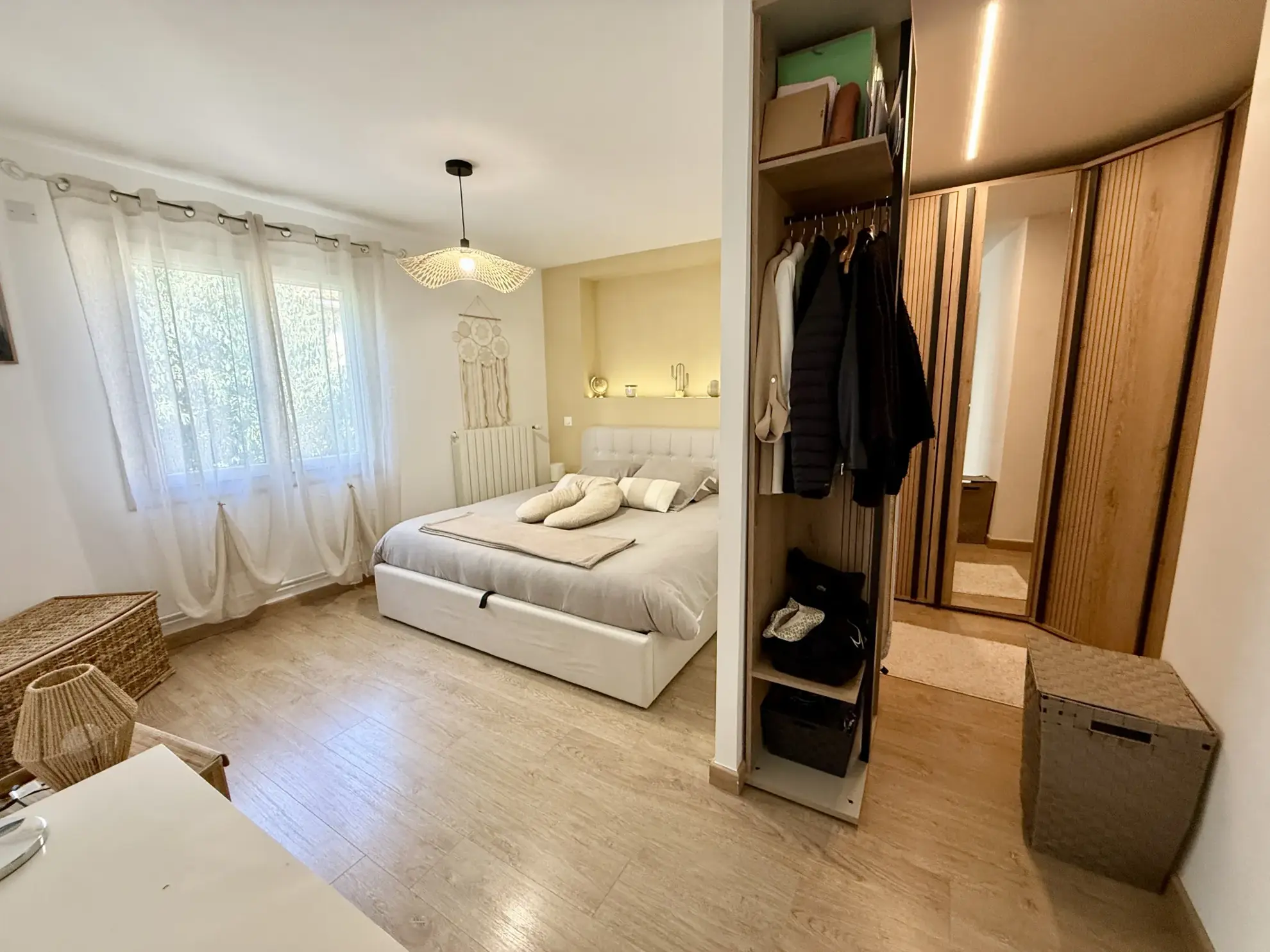 Appartement T3 rénové avec terrasse de 16m² à Vauvert 