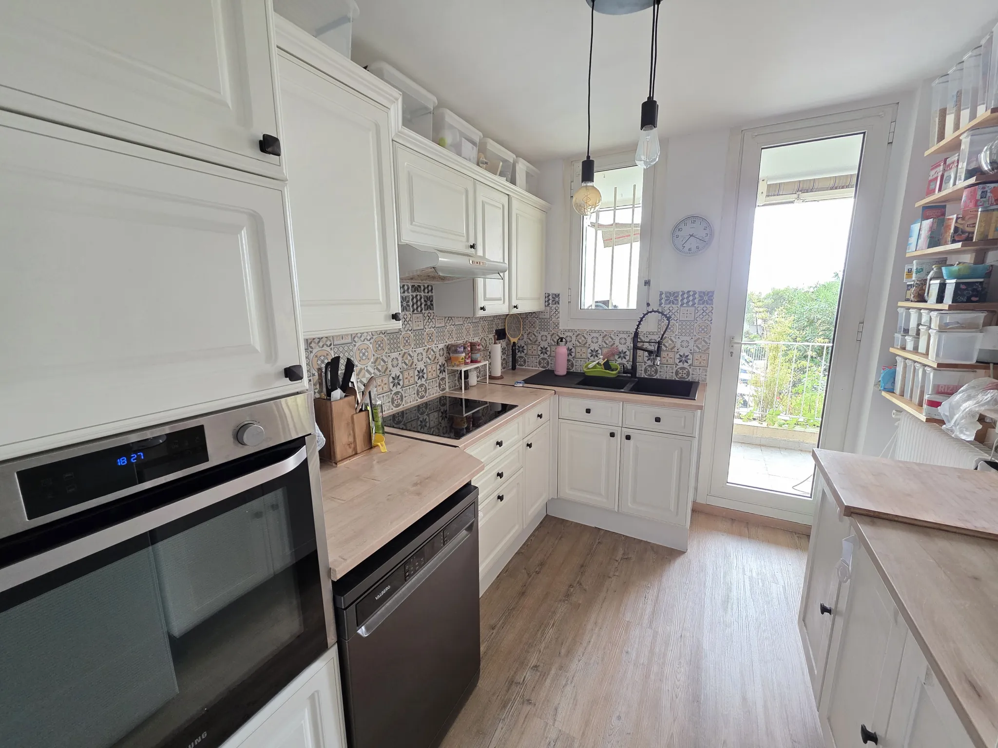 Appartement T6 avec terrasse et cave à Martigues Jonquières 