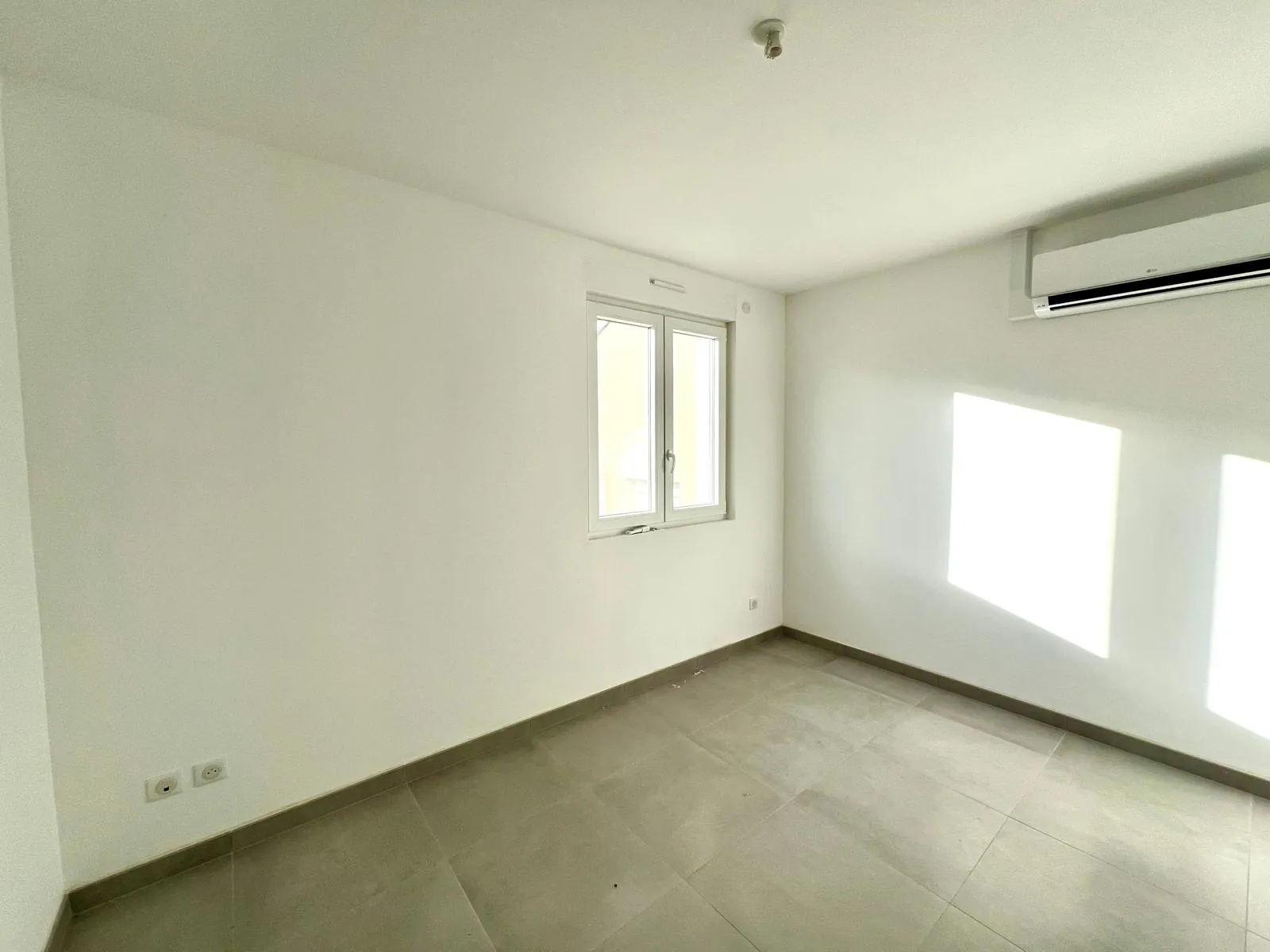 Appartement 2 pièces rénové de 57 m2 à Serémange-Erzange avec garage et balcon 