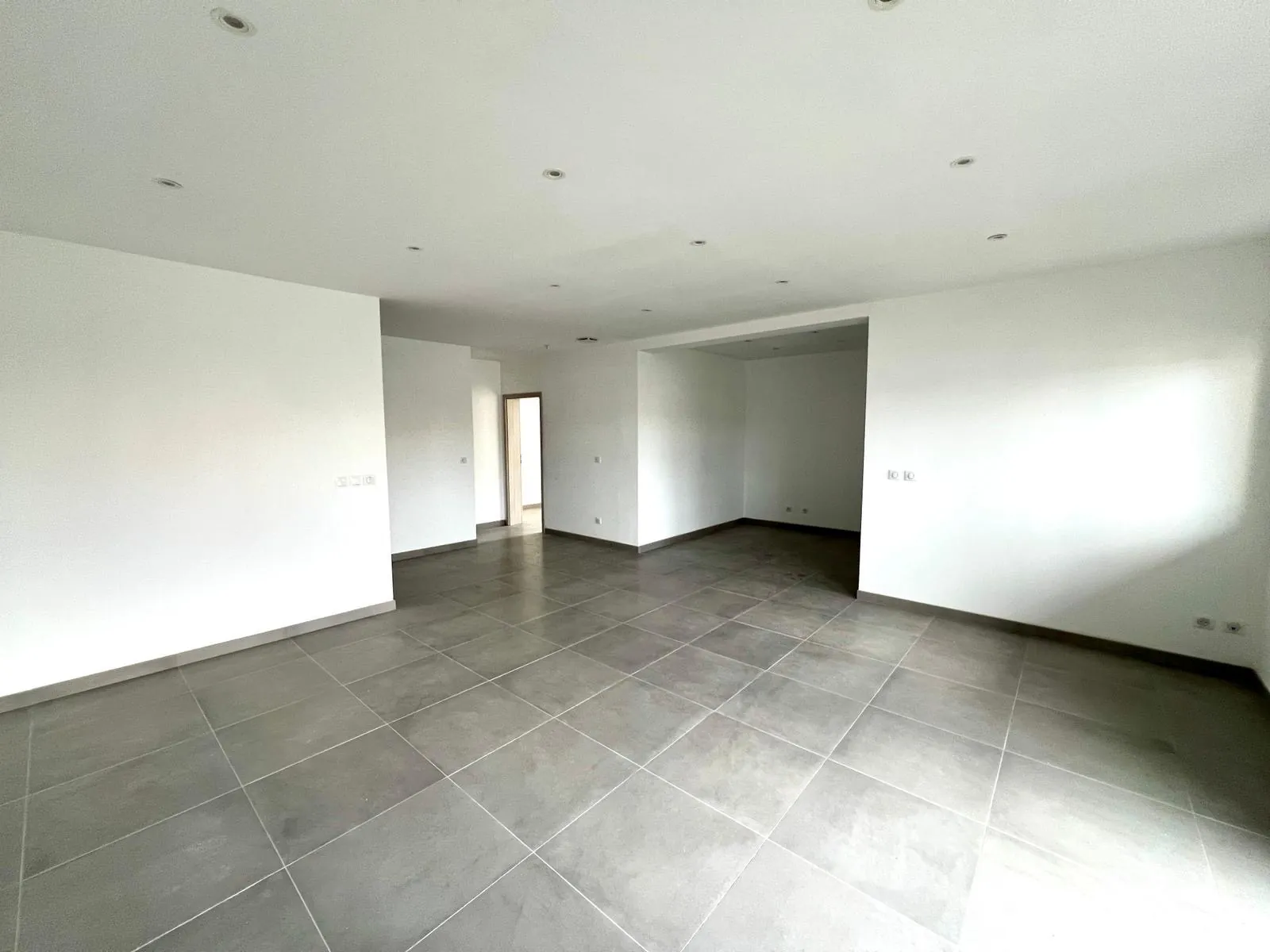 Appartement 2 pièces rénové de 57 m2 à Serémange-Erzange avec garage et balcon 