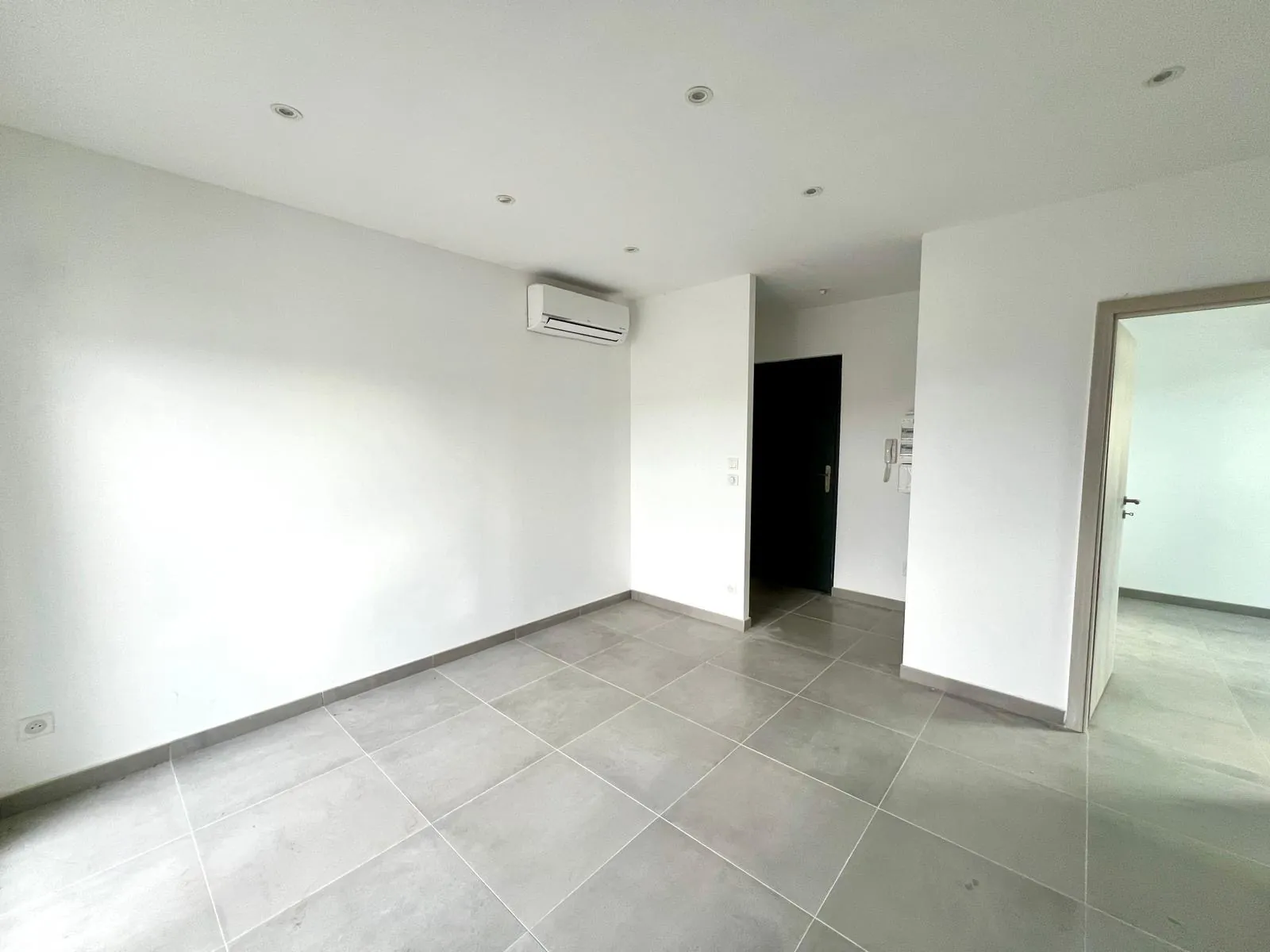 Appartement 2 pièces rénové de 57 m2 à Serémange-Erzange avec garage et balcon 