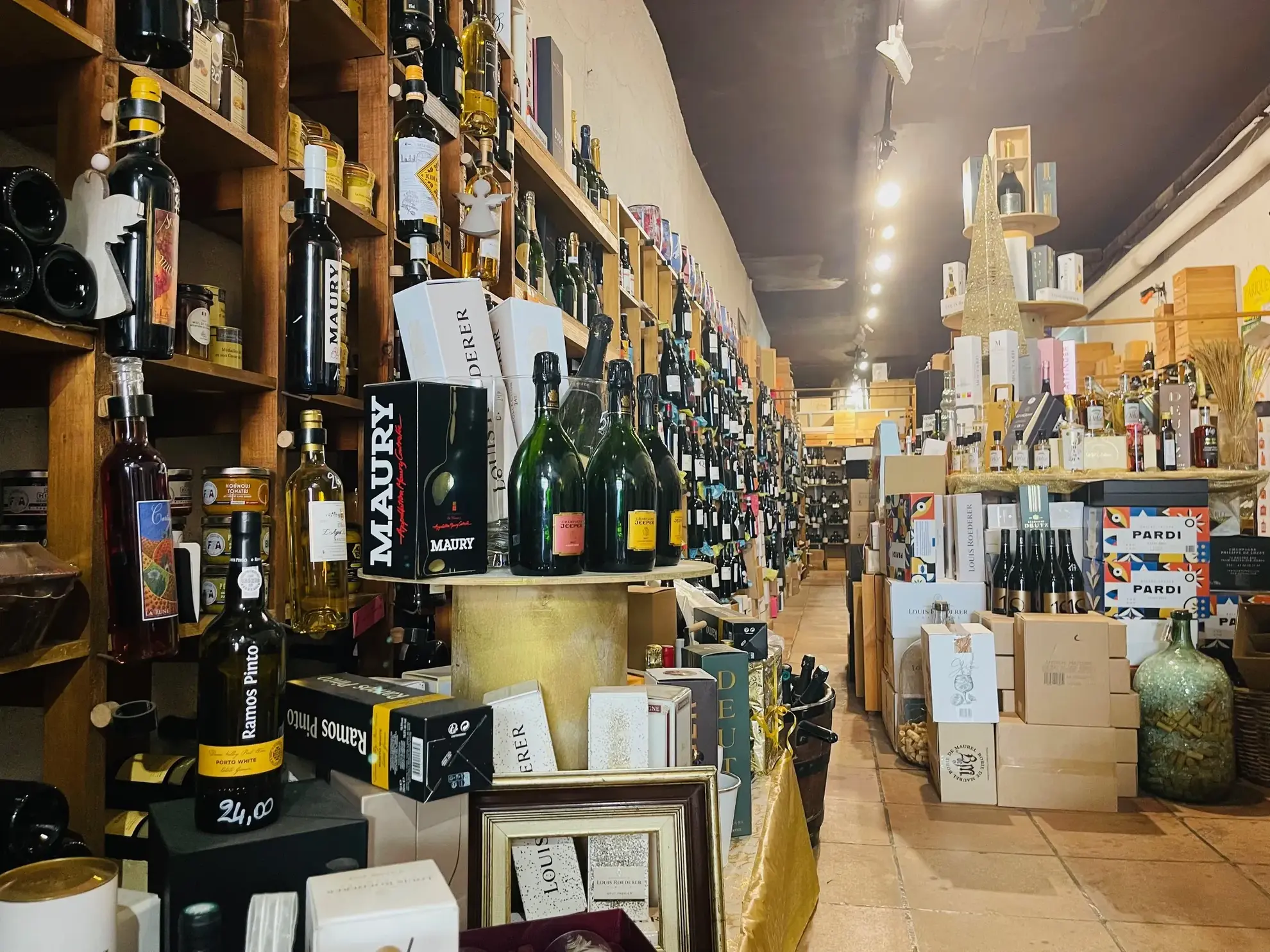 Fonds de commerce en plein centre de Carcassonne, emplacement premium 