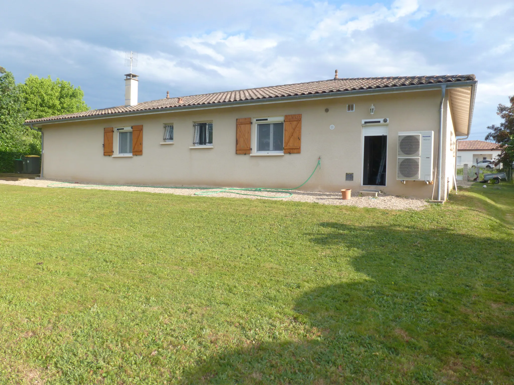 Belle maison de plain-pied rénovée à Marmande, 3 chambres, garage, terrain clos de 1300 m² 