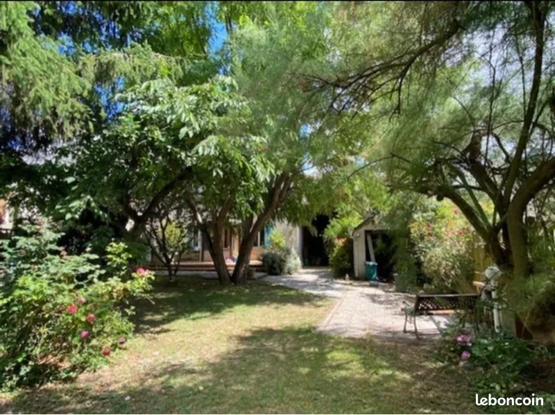 Charmante maison de village avec jardin, terrasse et garage à Villeneuve-lès-Sablons 