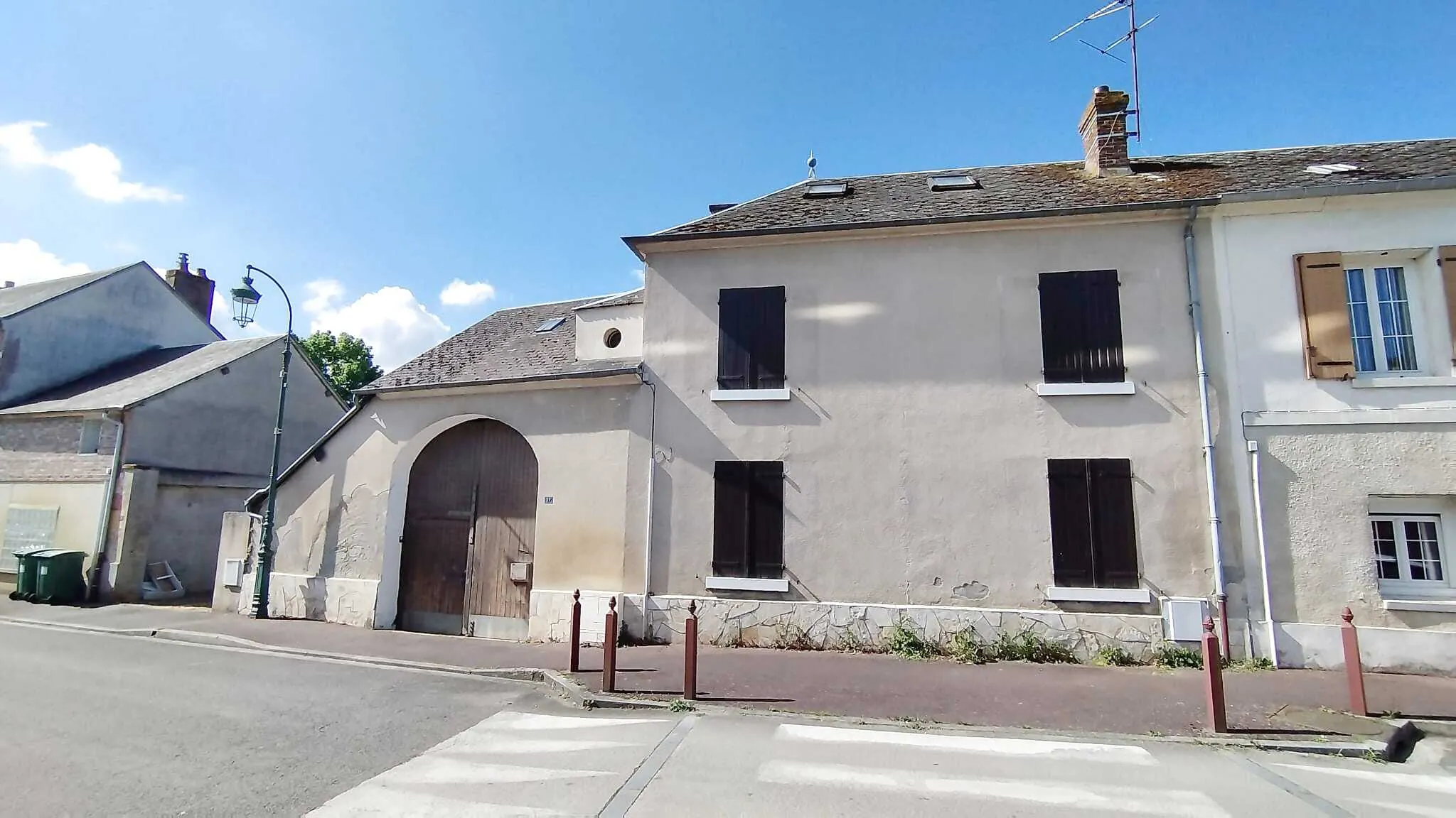 Charmante maison de village avec jardin, terrasse et garage à Villeneuve-lès-Sablons 