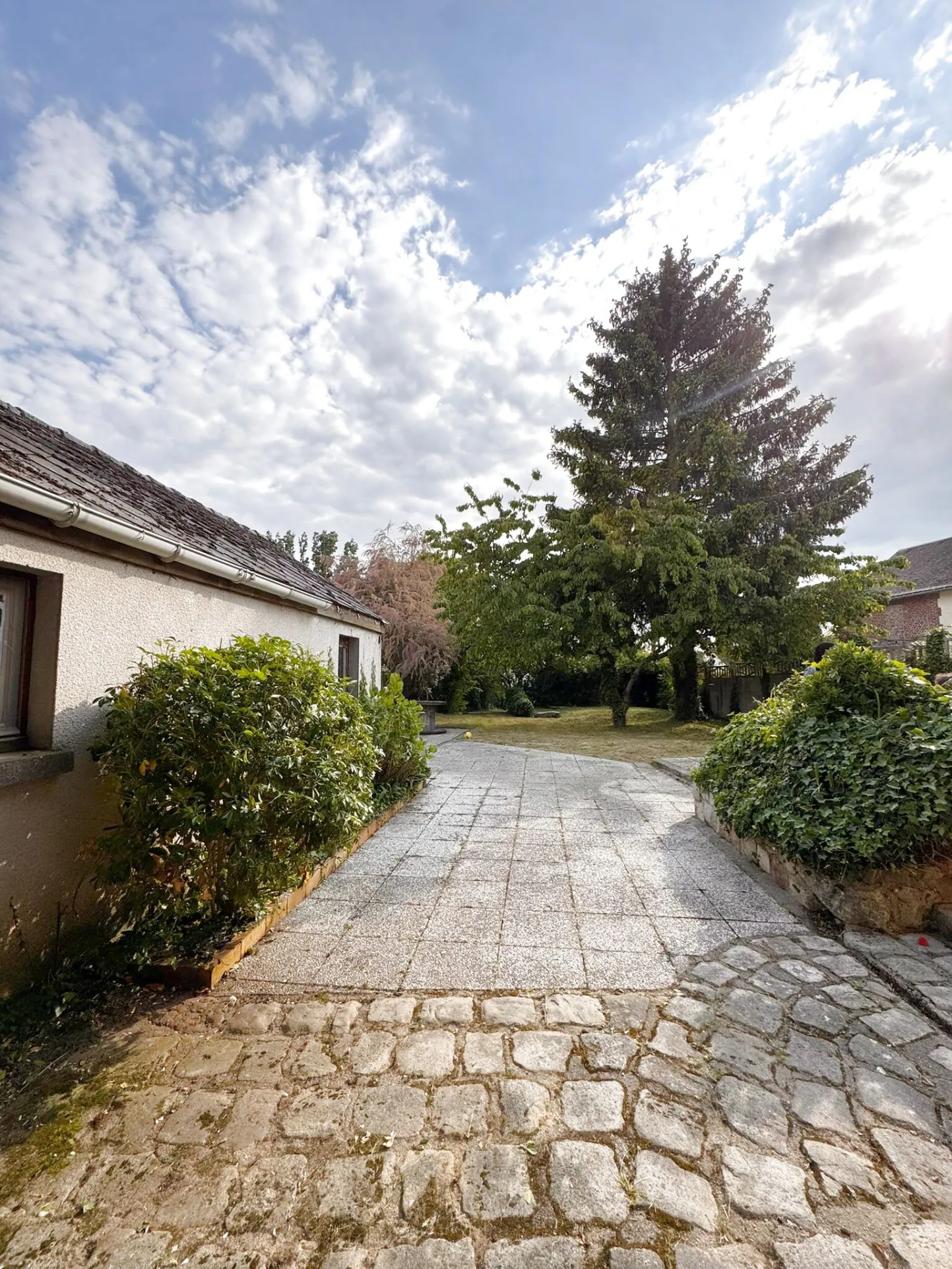 Charmante maison de village avec jardin, terrasse et garage à Villeneuve-lès-Sablons 
