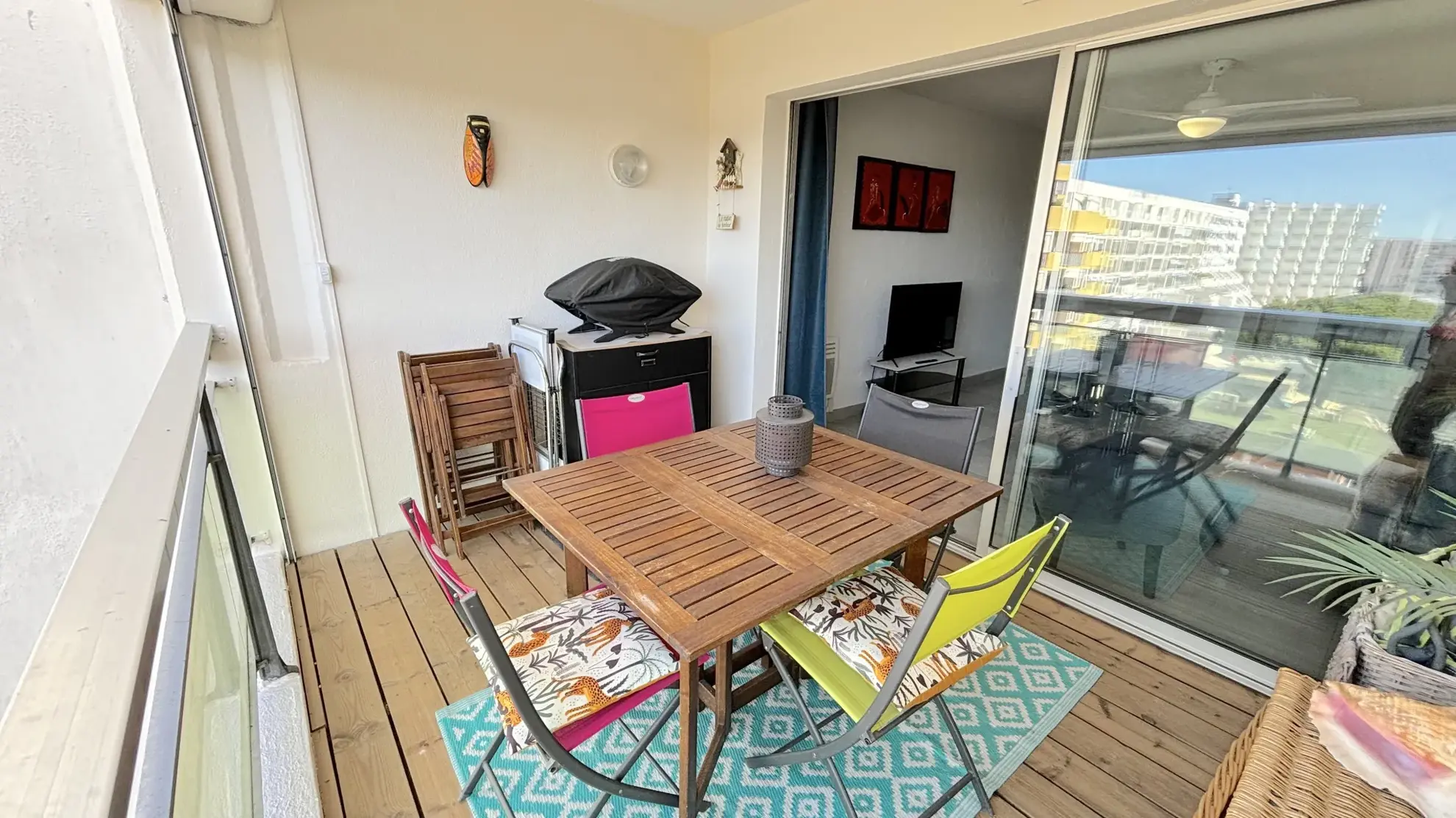 Appartement T2 rénové avec terrasse et vue sur le port à Carnon plage 