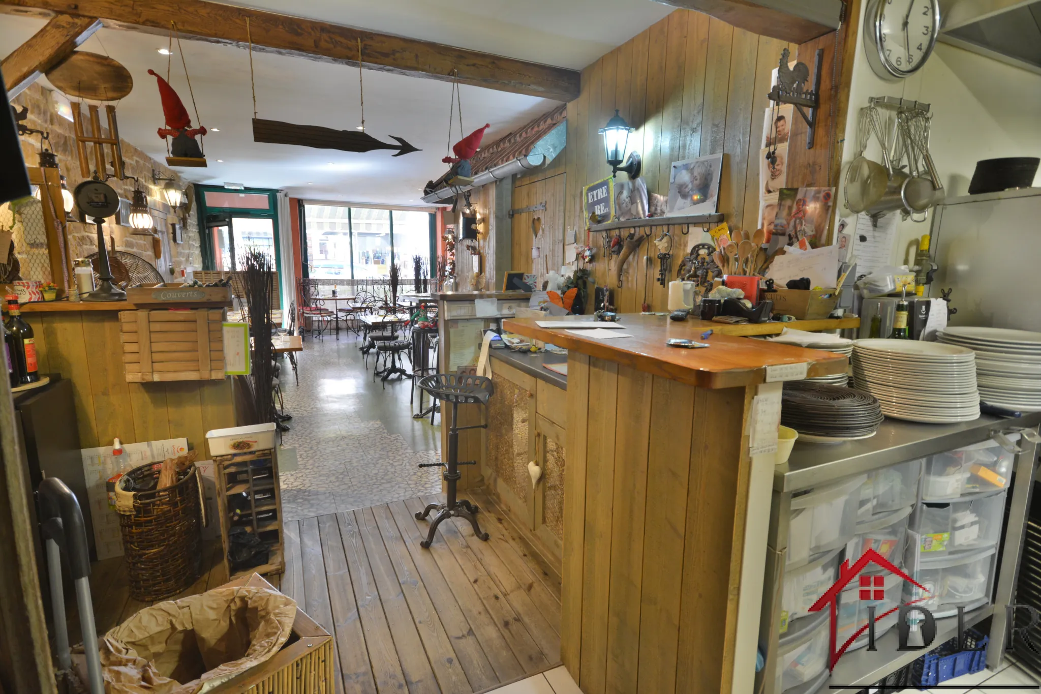 Opportunité à Bourbonne-les-Bains : Fonds de commerce et appartement avec terrasse 