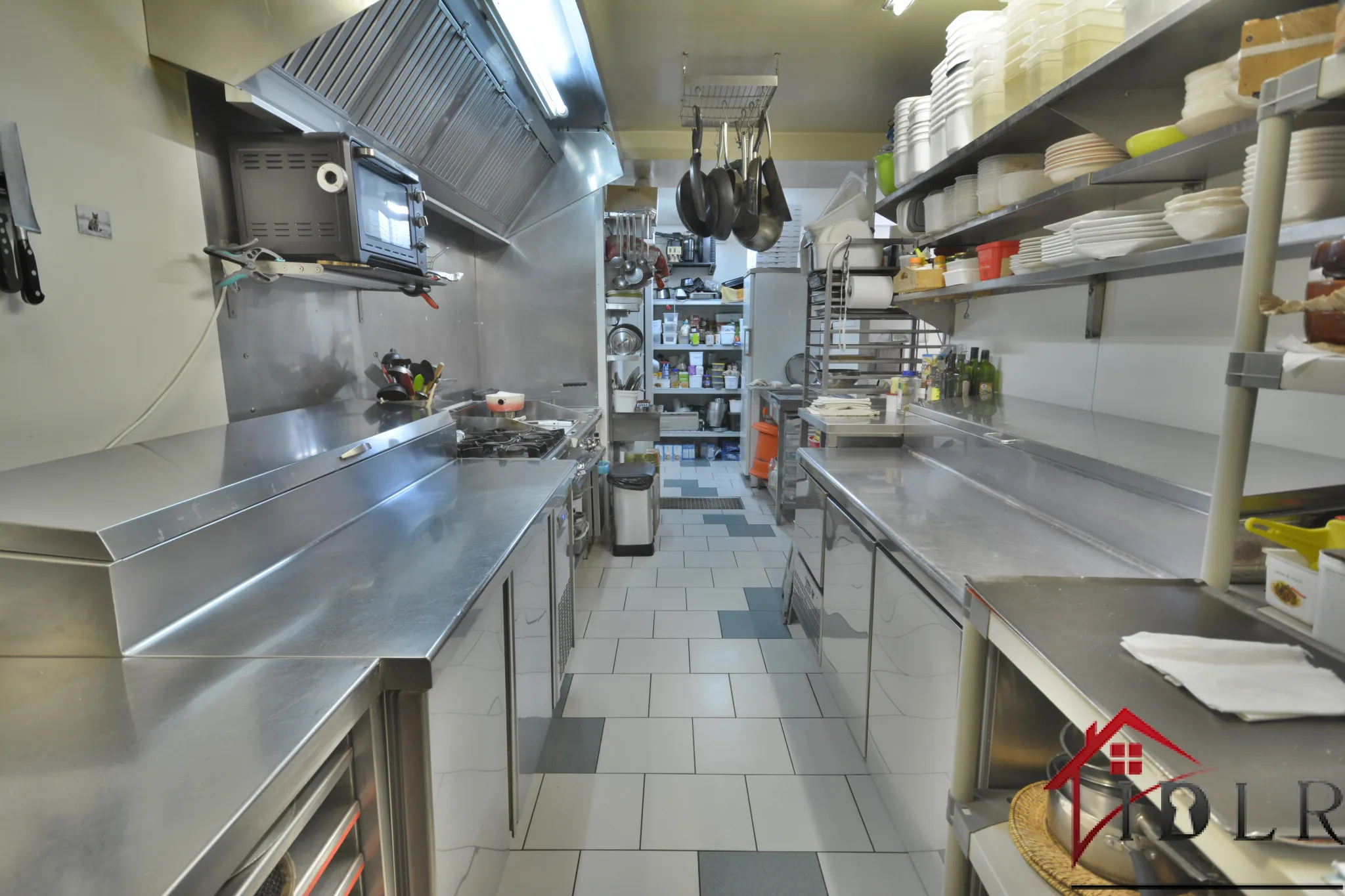 Opportunité à Bourbonne-les-Bains : Fonds de commerce et appartement avec terrasse 