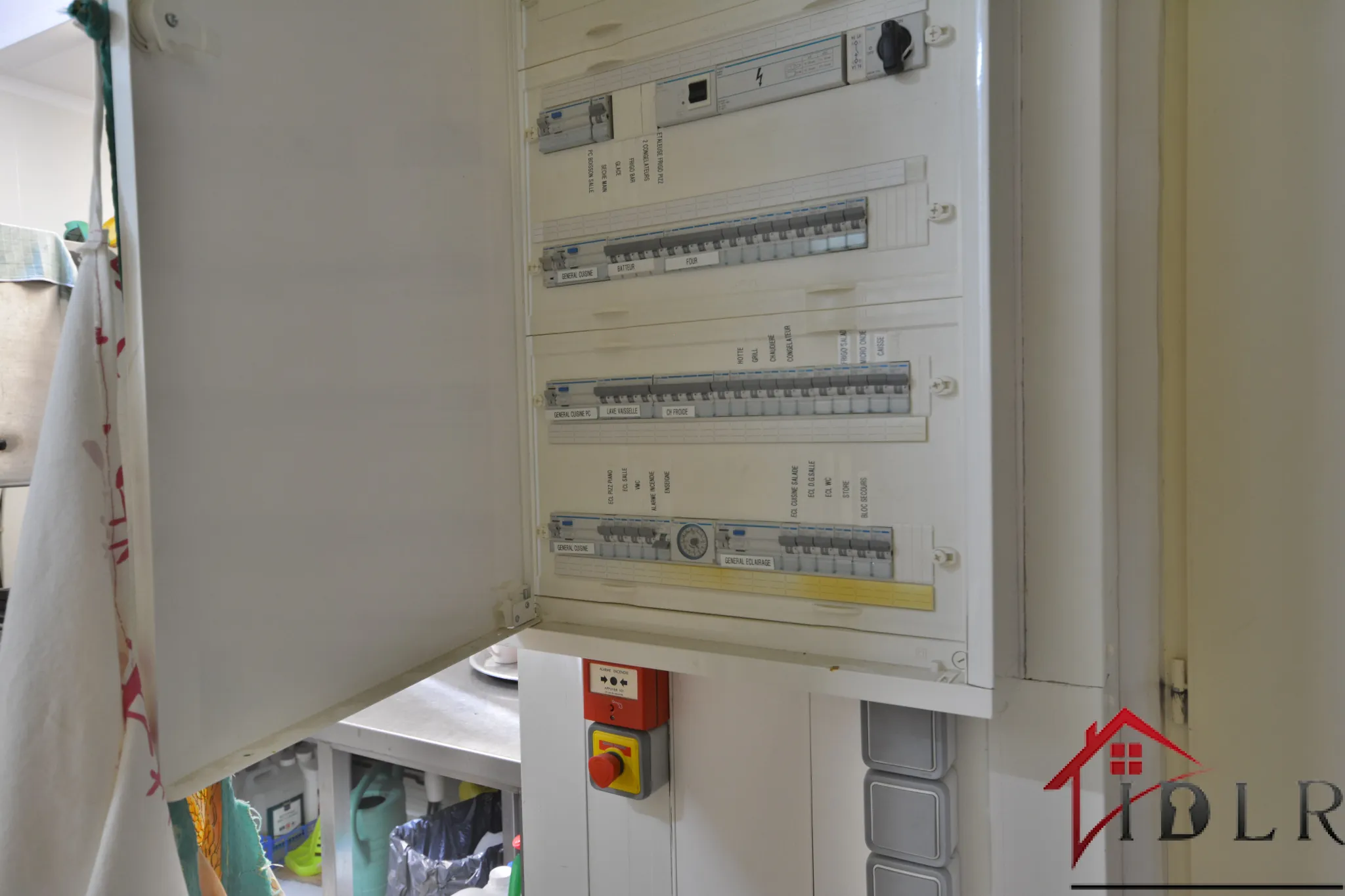 Opportunité à Bourbonne-les-Bains : Fonds de commerce et appartement avec terrasse 